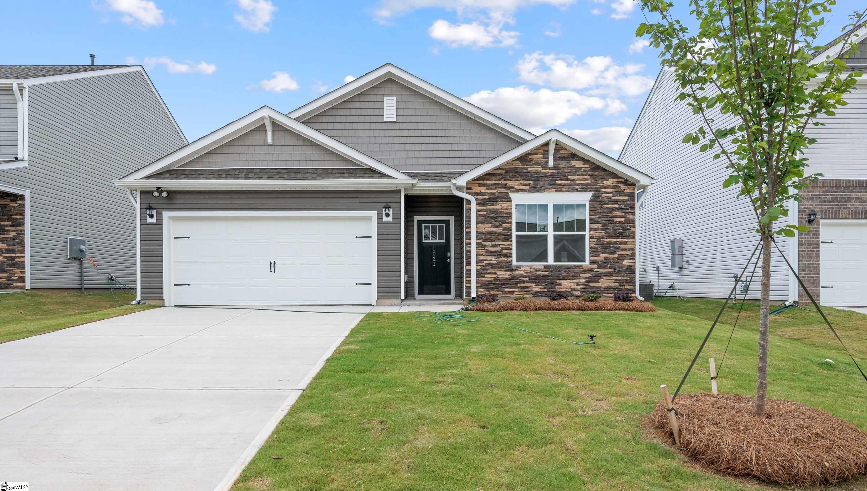 1021 Roleson Way Property Photo 2