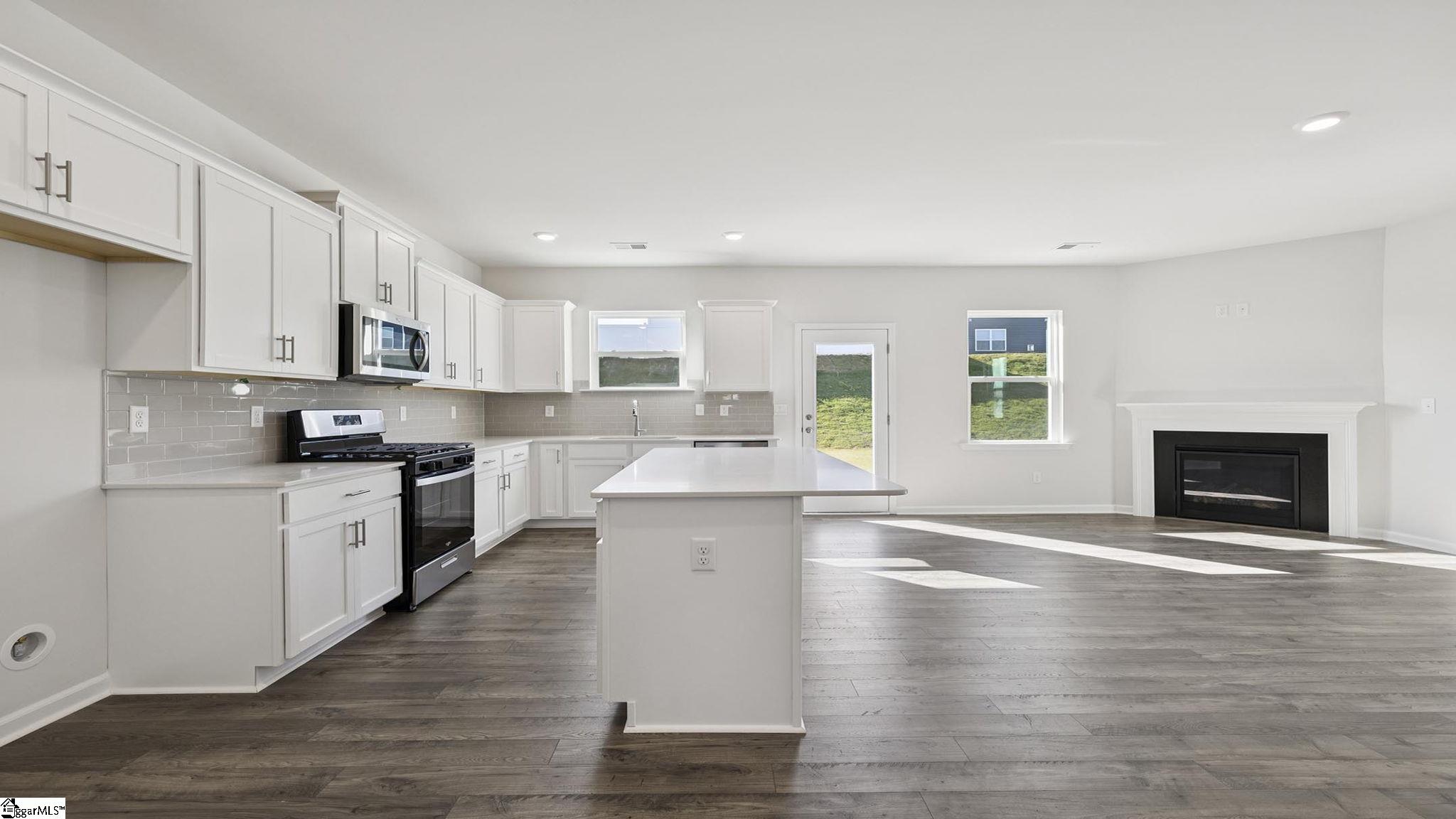 1013 Roleson Way Property Photo 14
