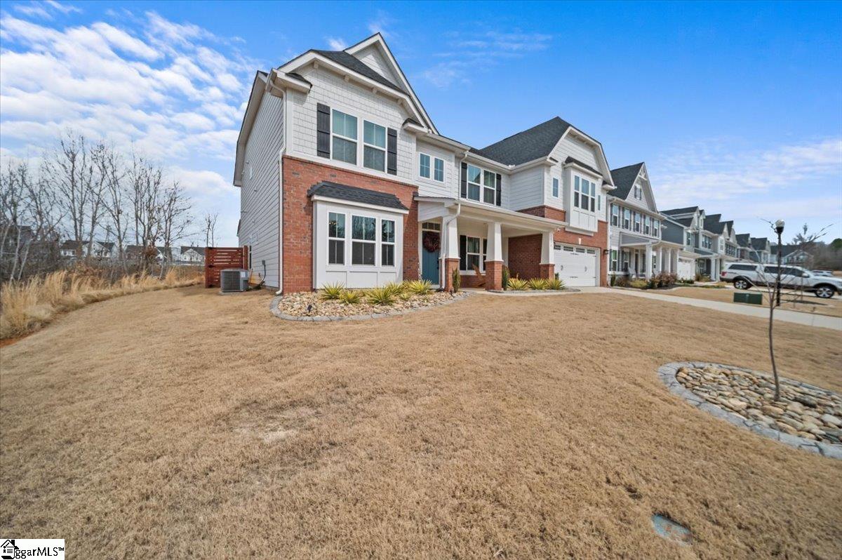 2046 Bluet Drive Property Photo 3