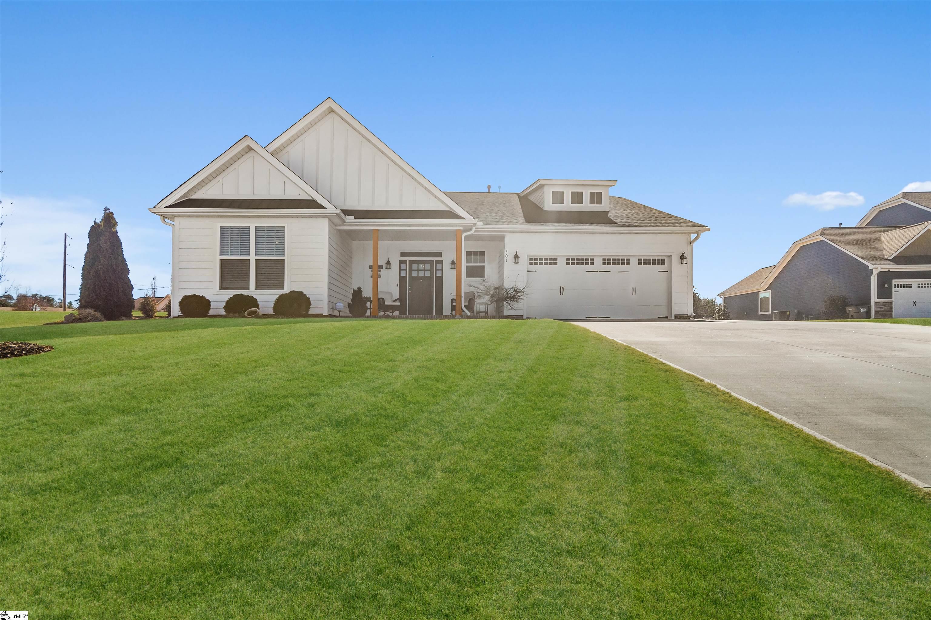 301 Leafcrest Way Property Photo