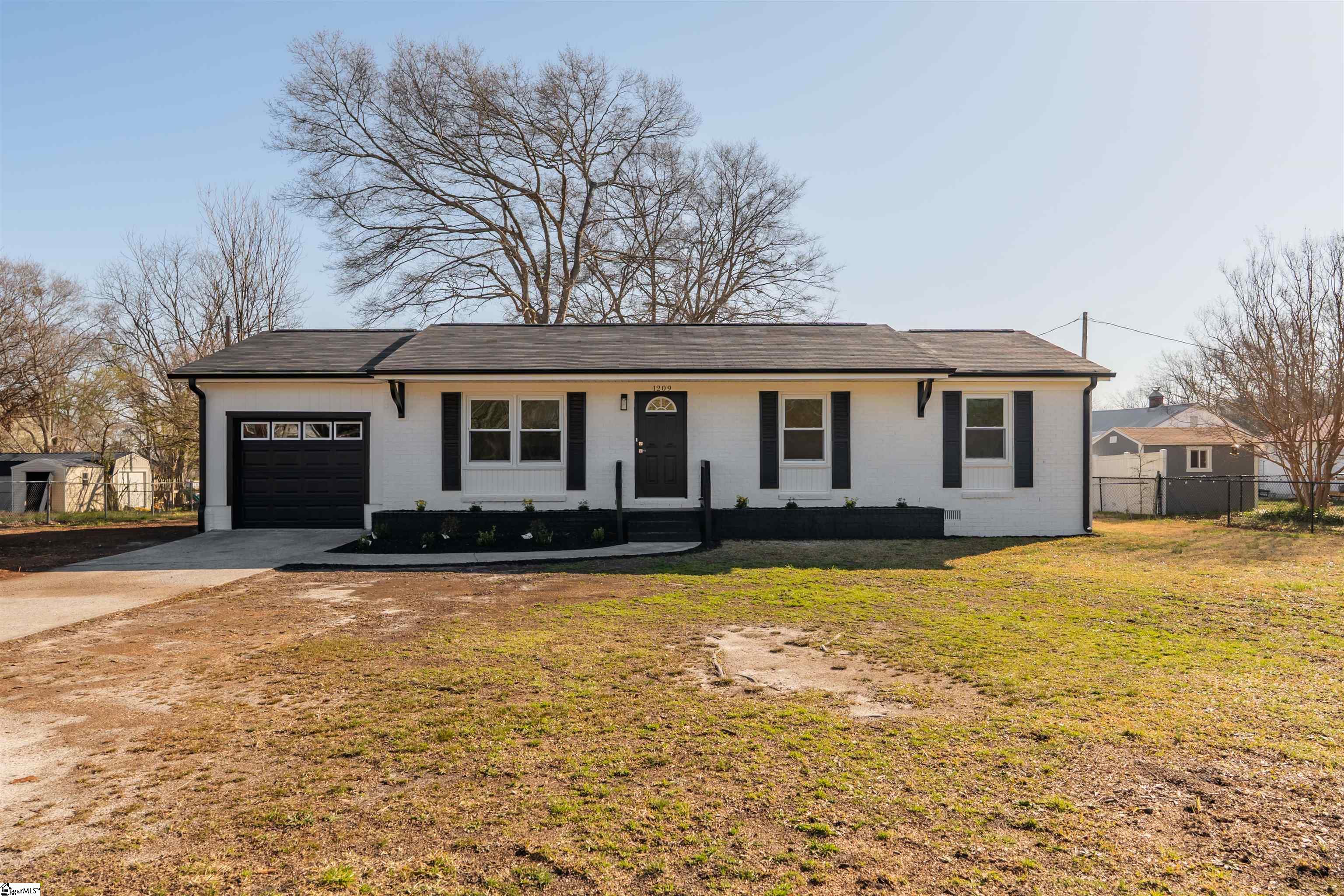 1209 S Main Street Property Photo