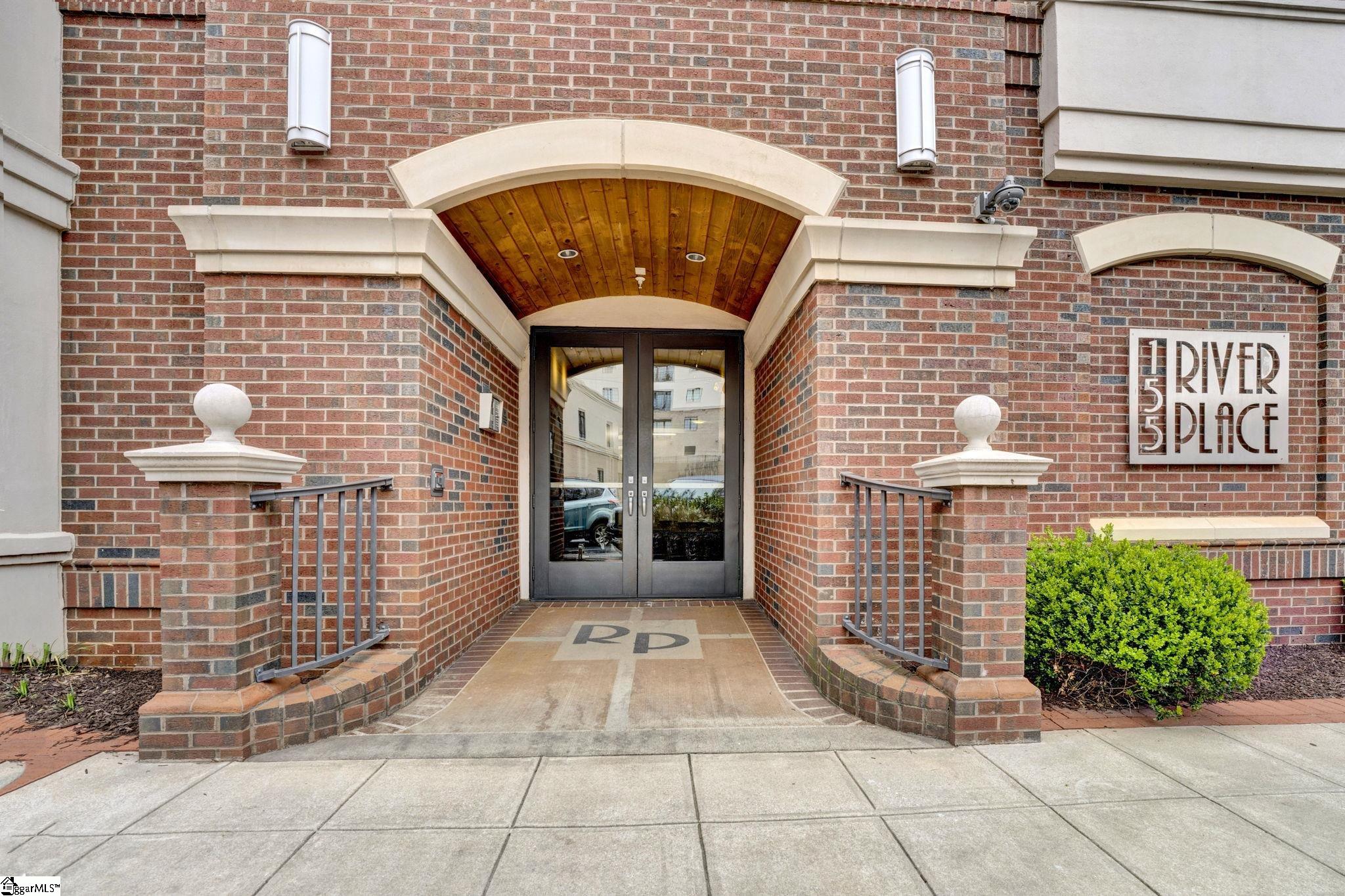 155 Riverplace Property Photo