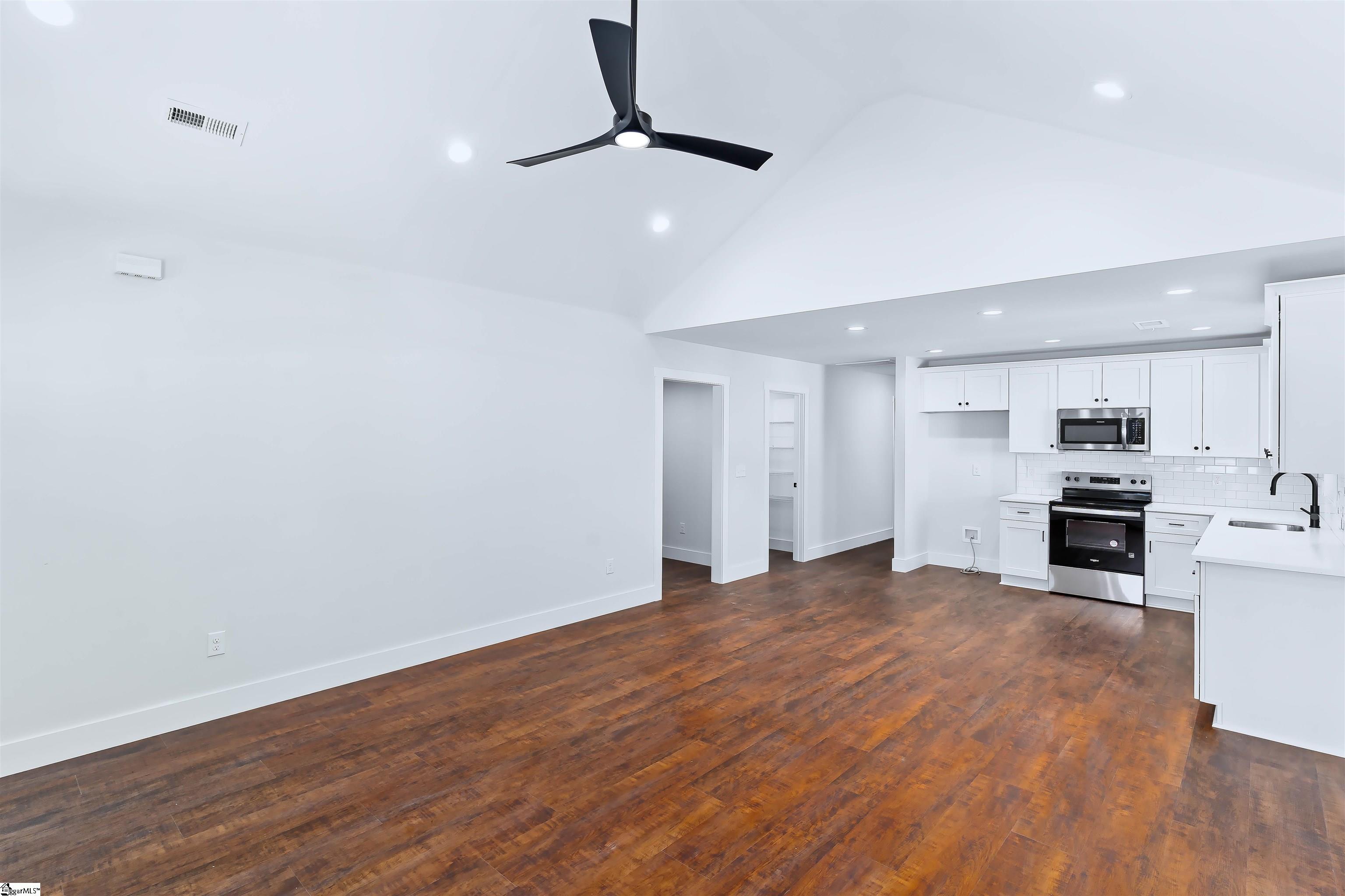 931 N Granard Street Property Photo 4