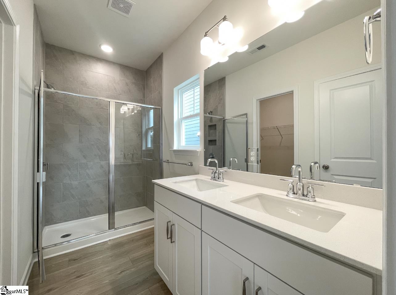 667 Columbus Circle Property Photo 8