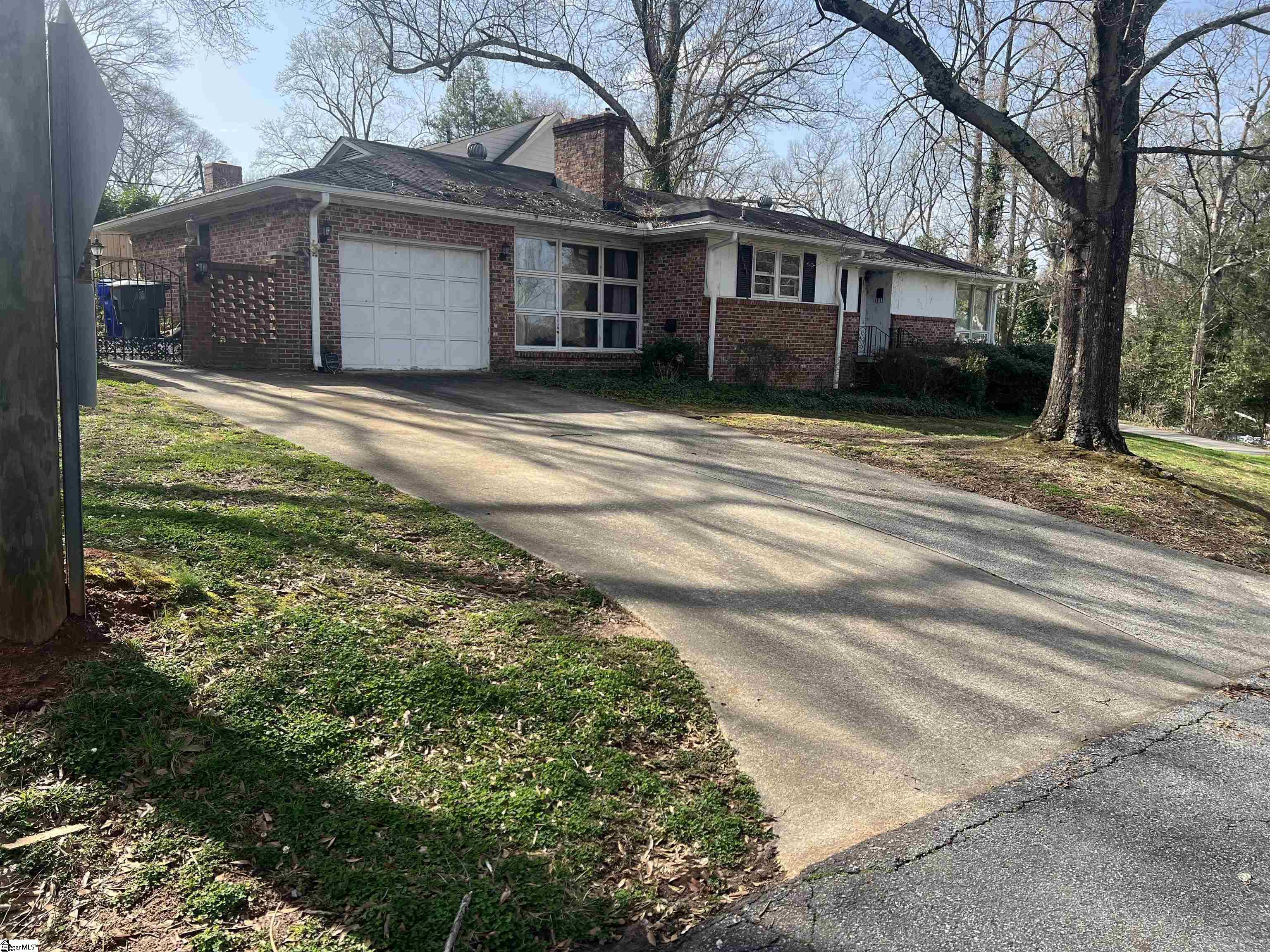100 E Lanneau Drive Property Photo