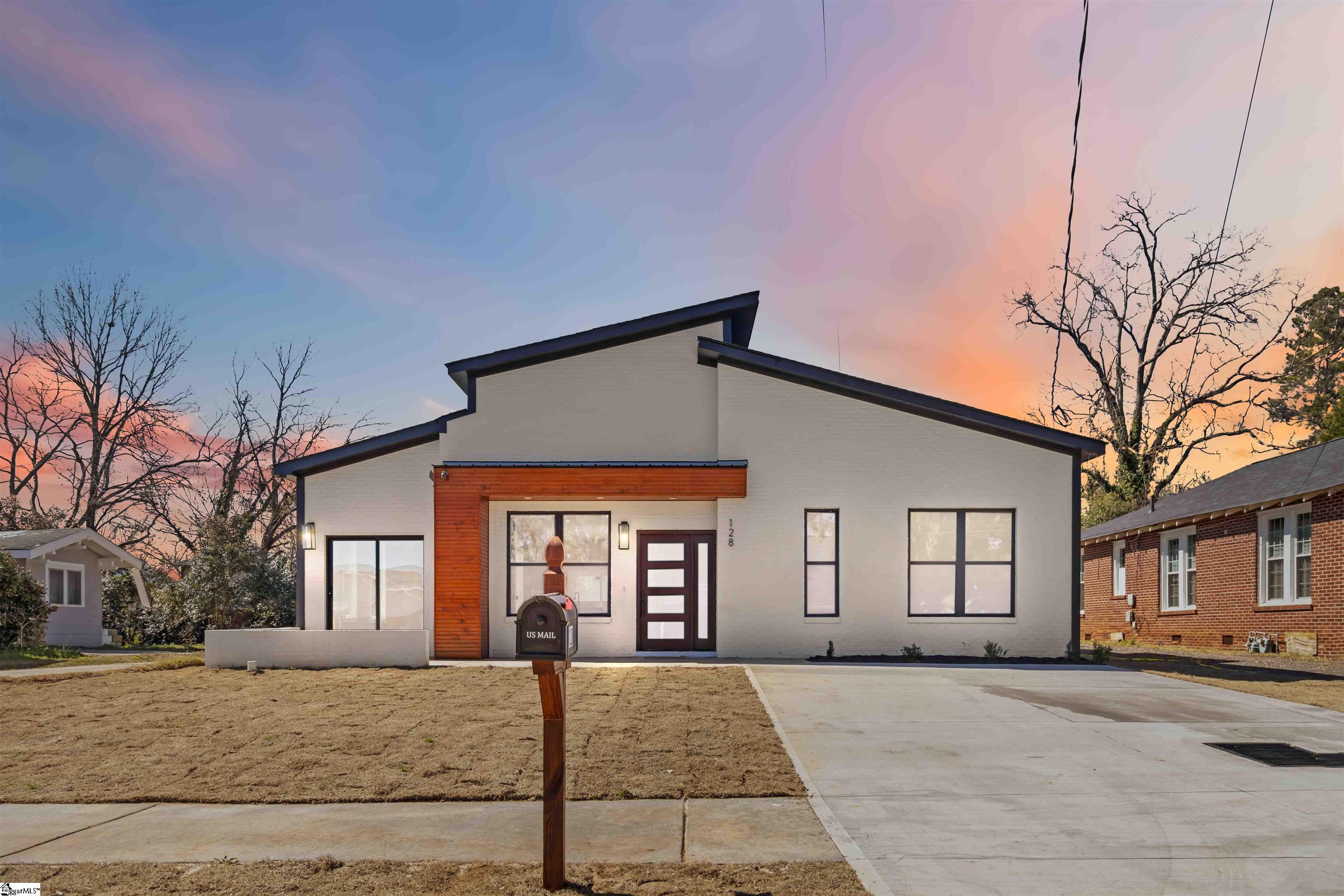 Greenwood Real Estate Listings Main Image