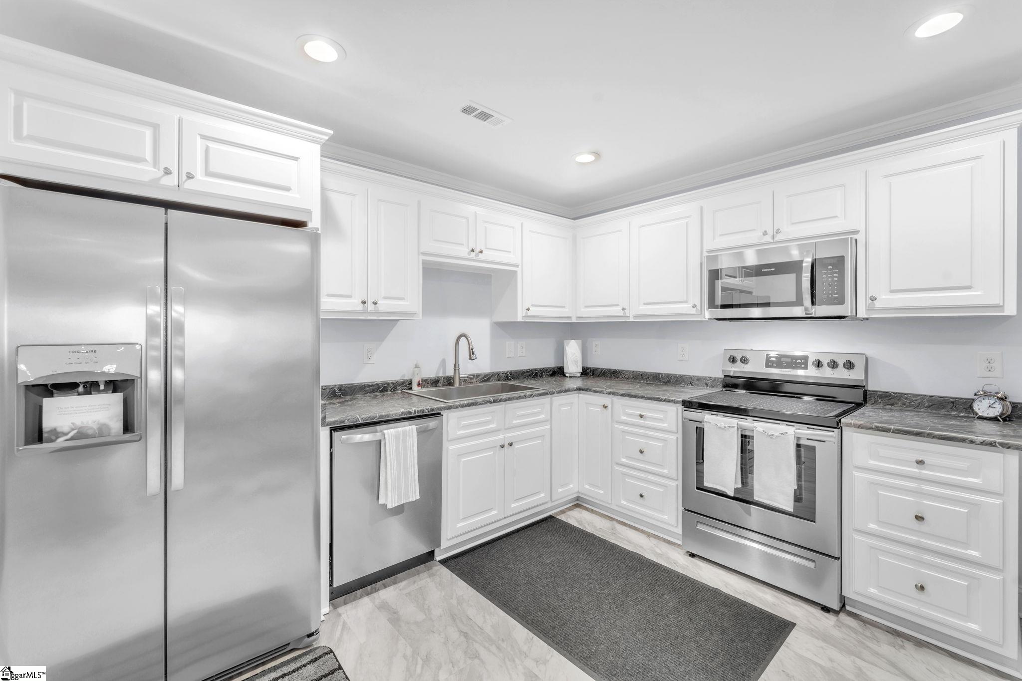 28 Eaglecrest Court Property Photo 4