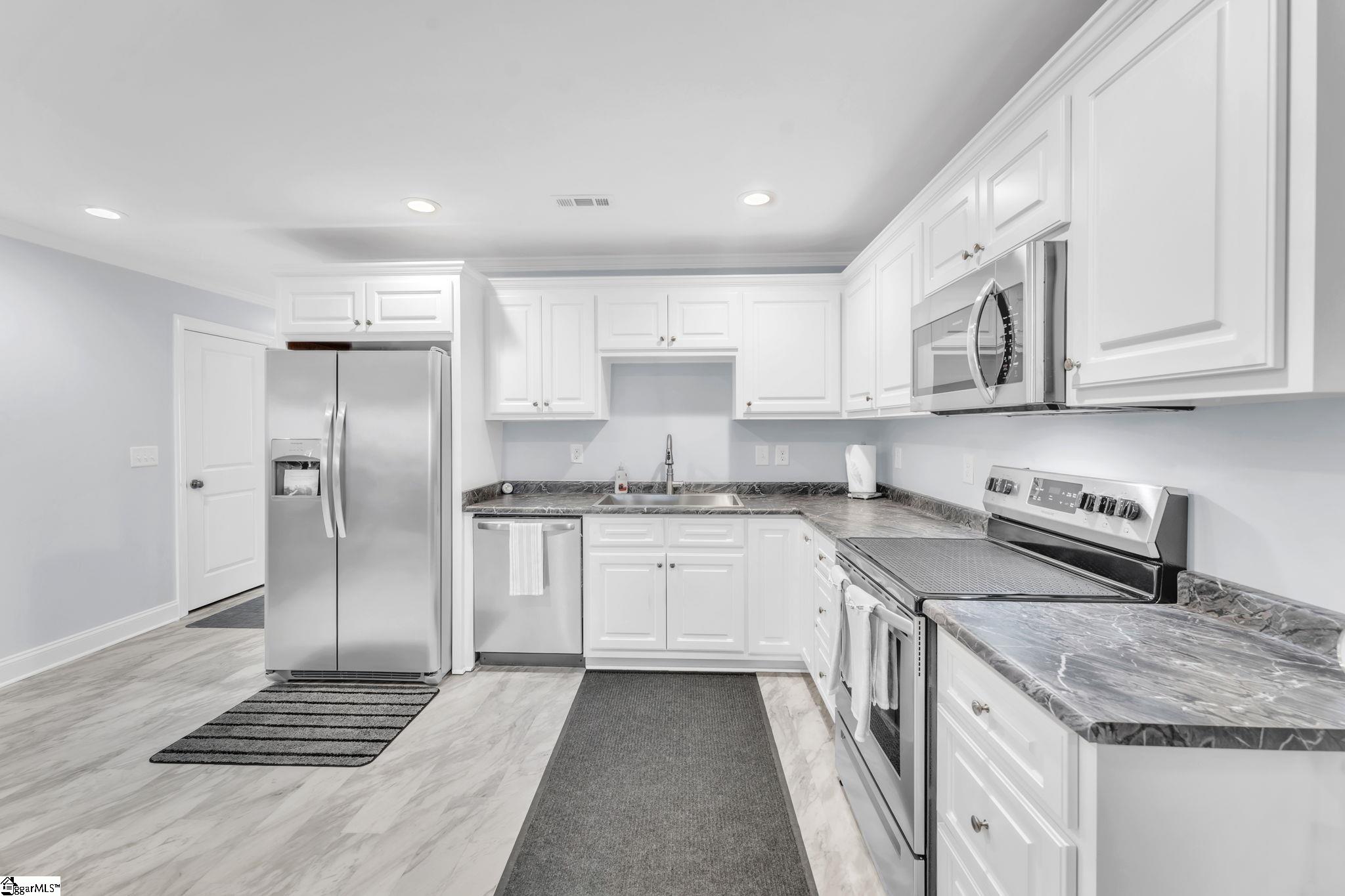 28 Eaglecrest Court Property Photo 5