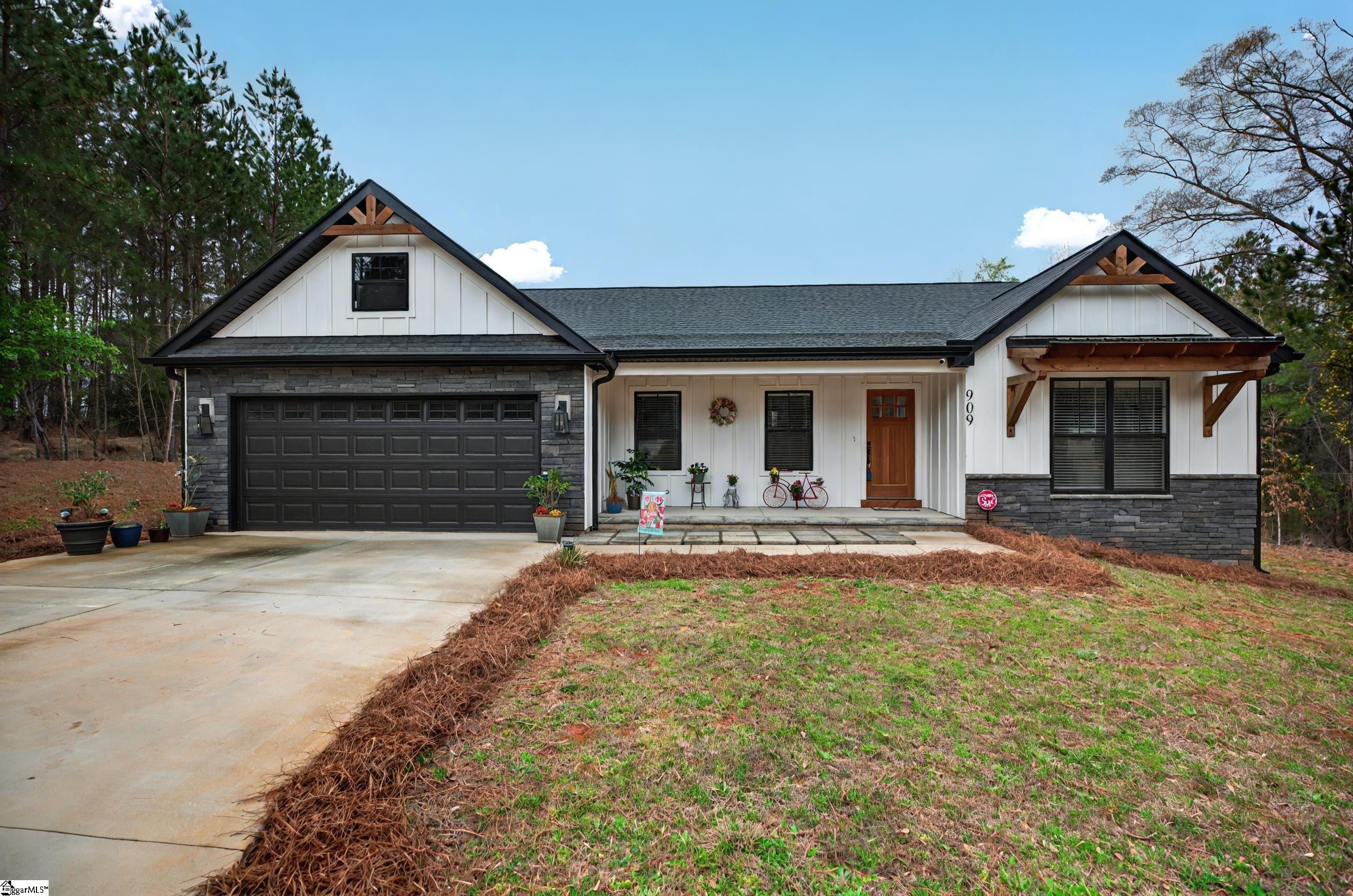 909 Hunters Trail Property Photo