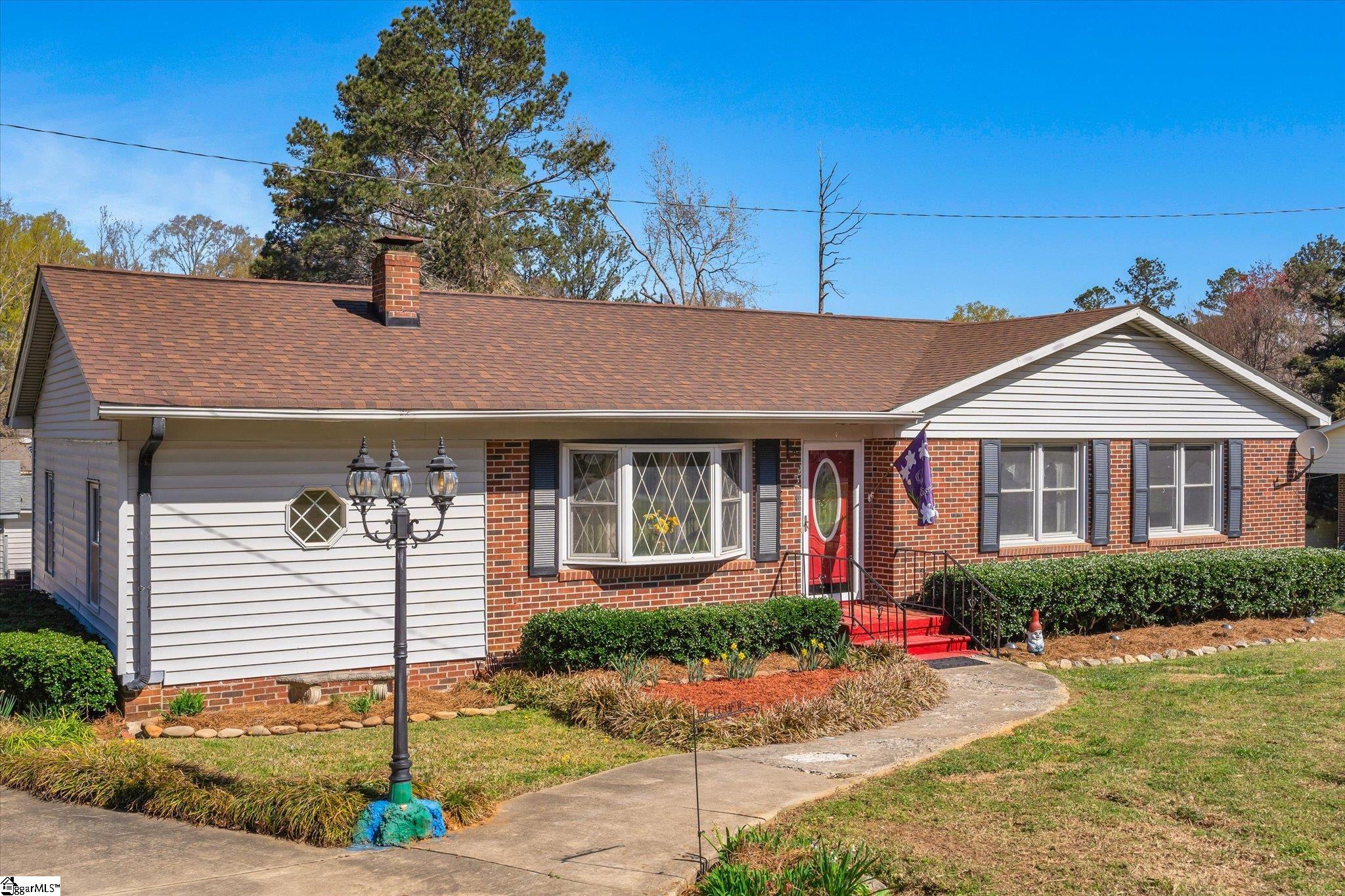 109 Pinewood Avenue Property Photo