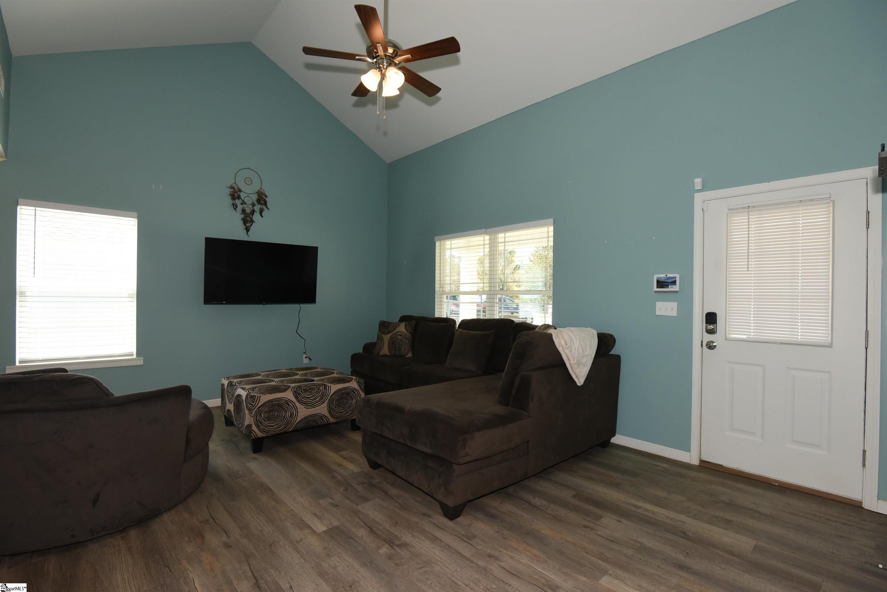 121 Colleton Lane Property Photo 3