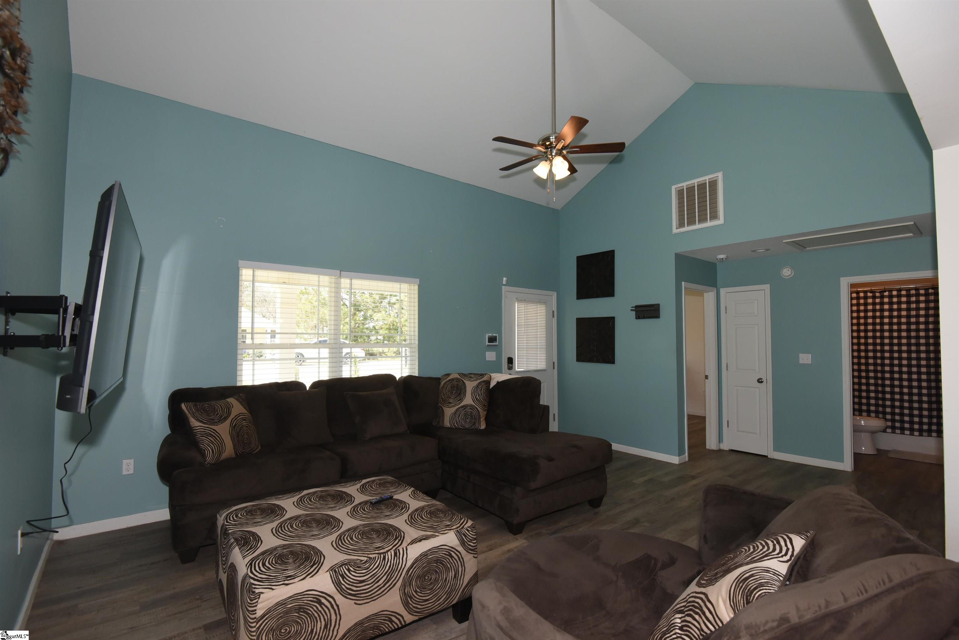 121 Colleton Lane Property Photo 4