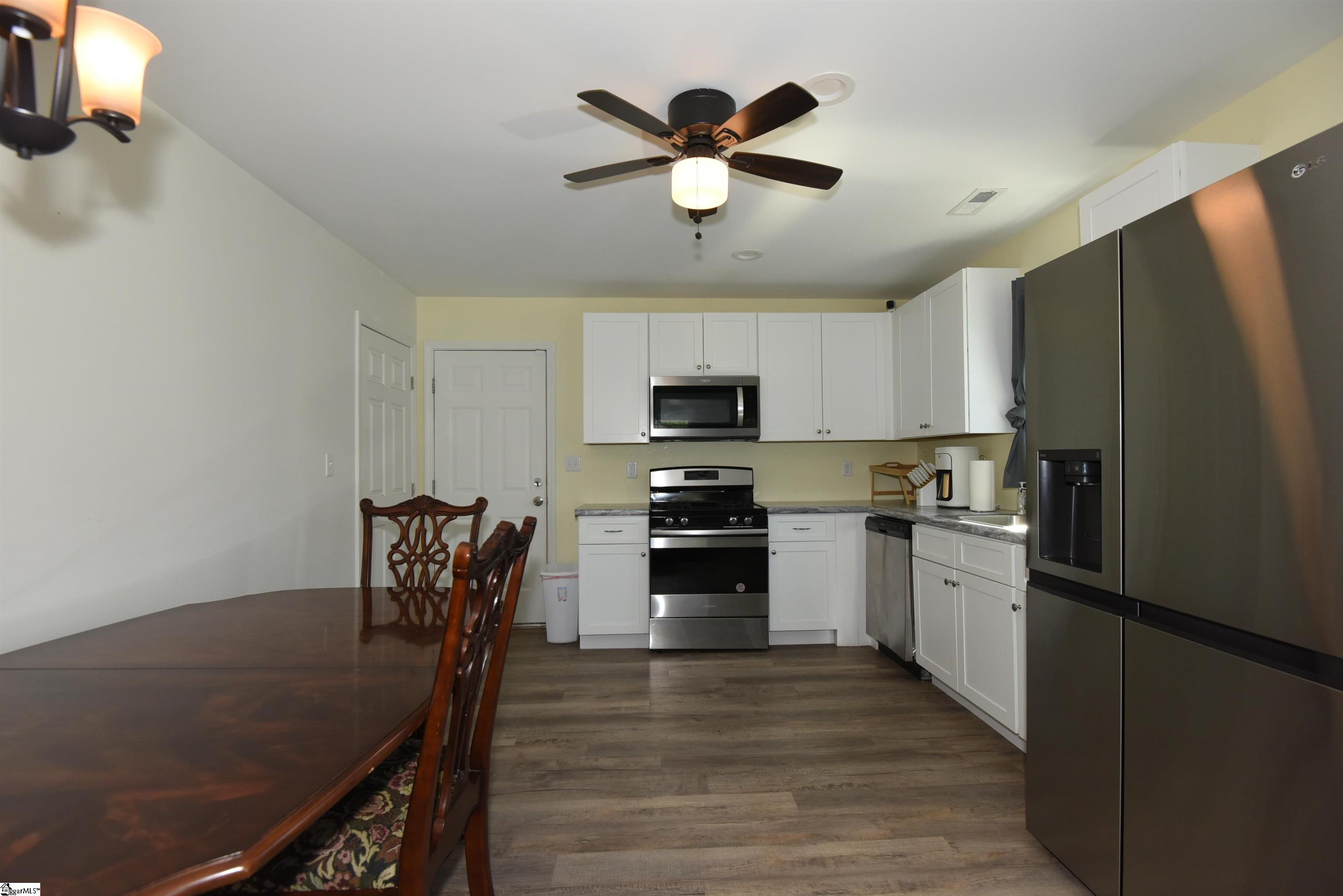 121 Colleton Lane Property Photo 6