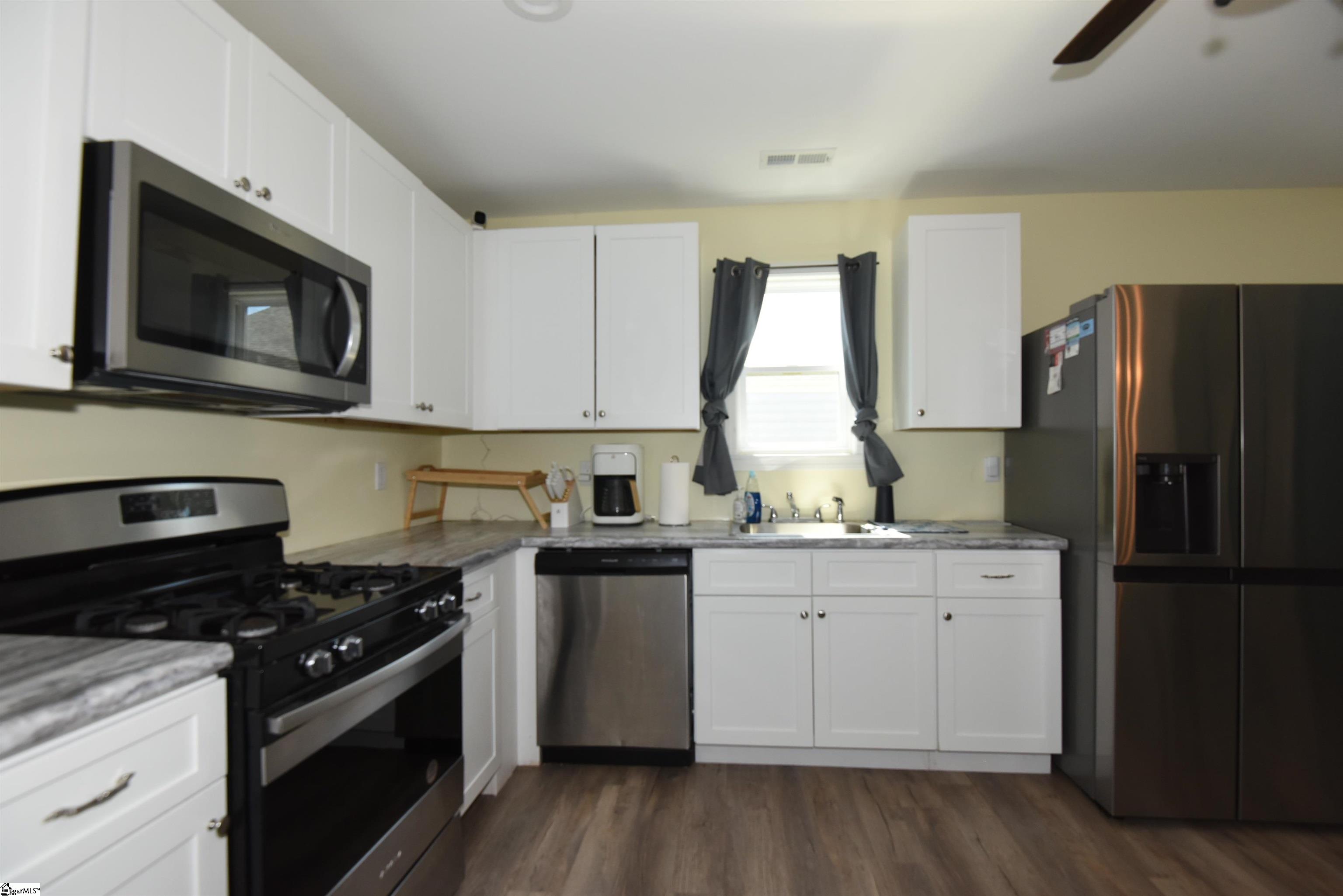 121 Colleton Lane Property Photo 7