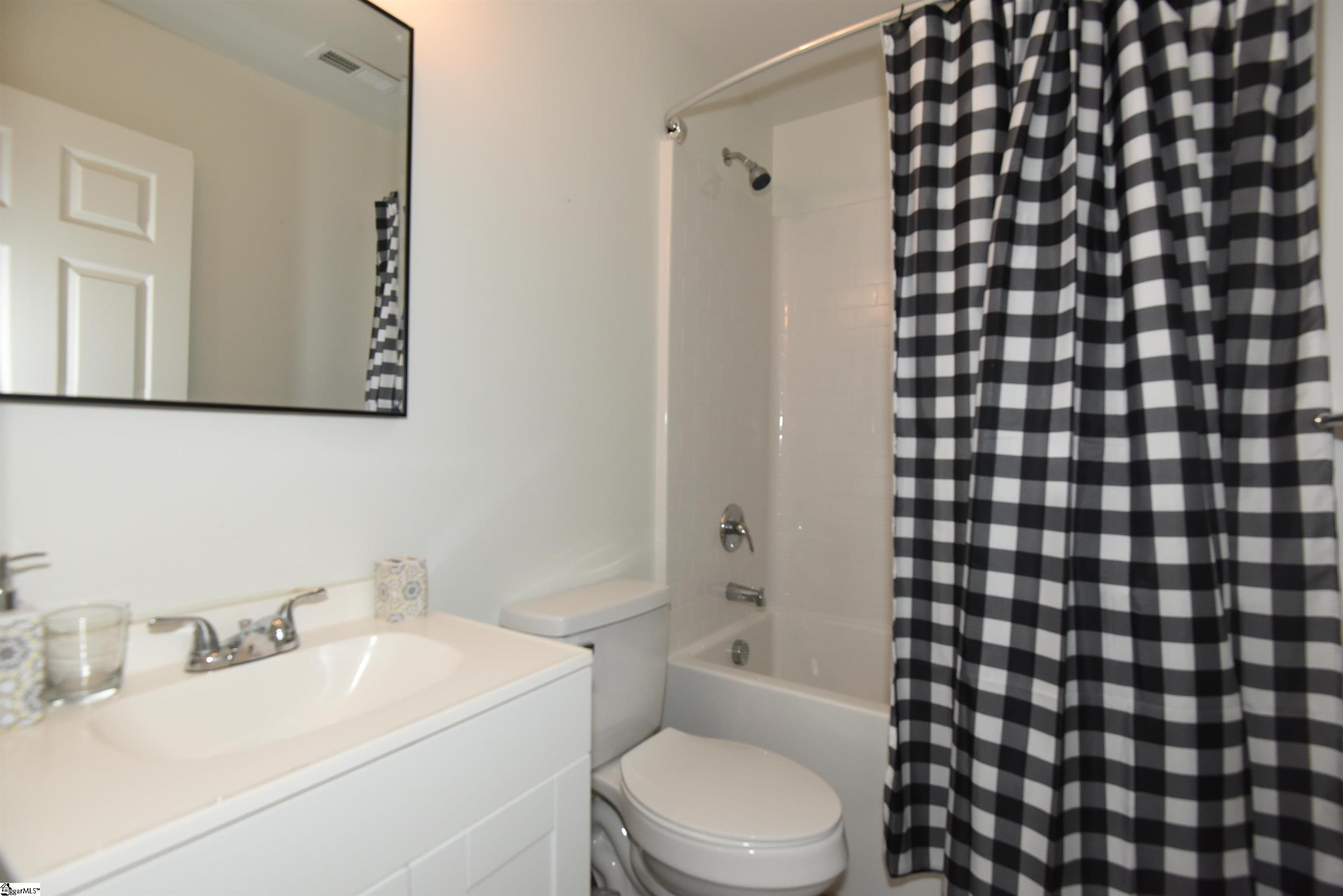 121 Colleton Lane Property Photo 8