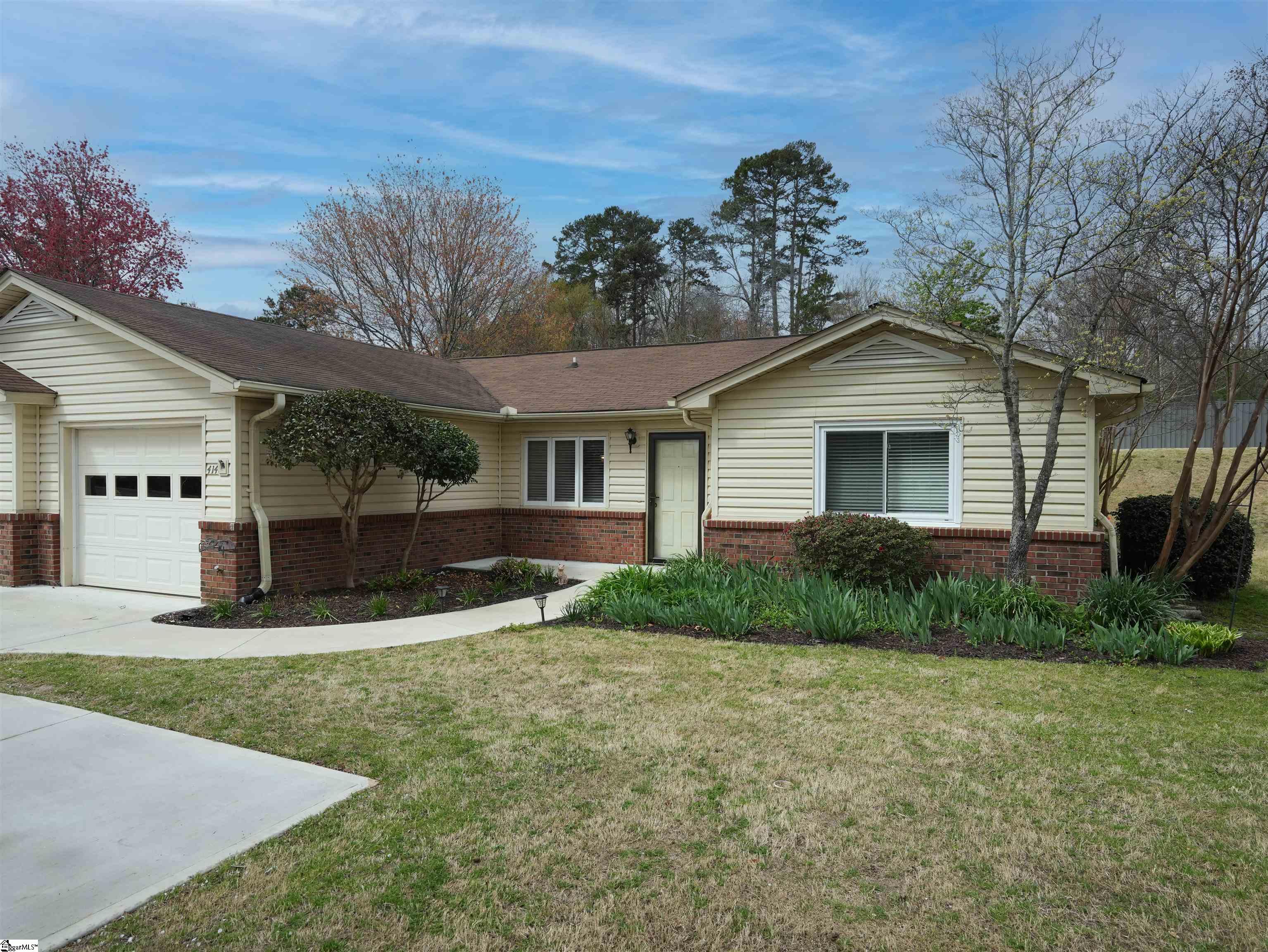 414 Lakeside Circle Property Photo 1