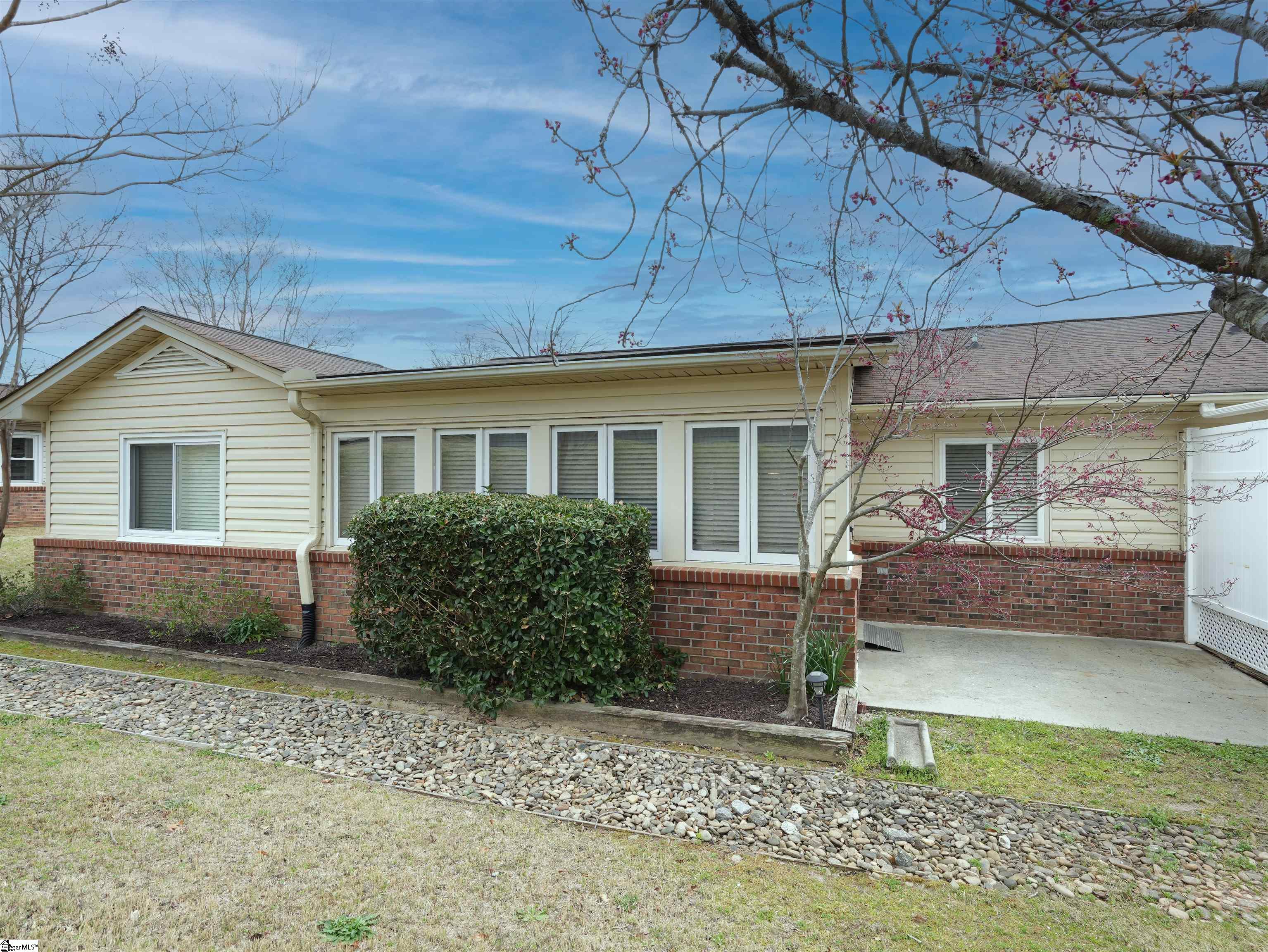 414 Lakeside Circle Property Photo 3