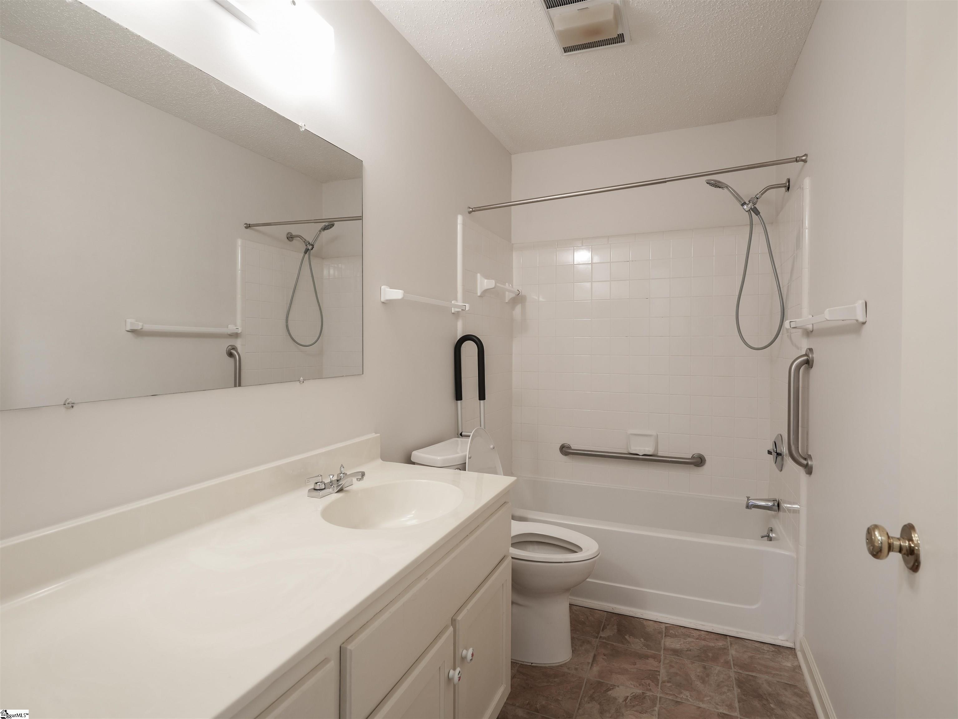 414 Lakeside Circle Property Photo 14