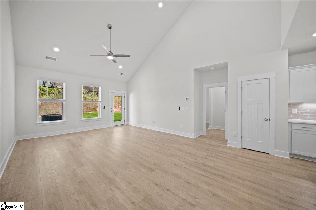 106 Village Creek Drive Property Photo 11