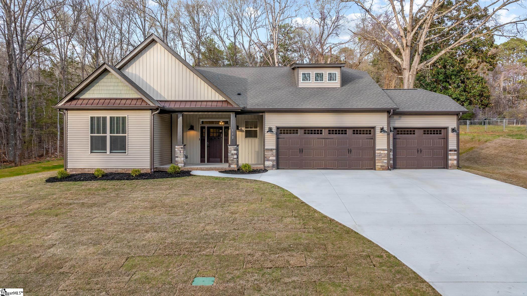 112 Robins Run Property Photo