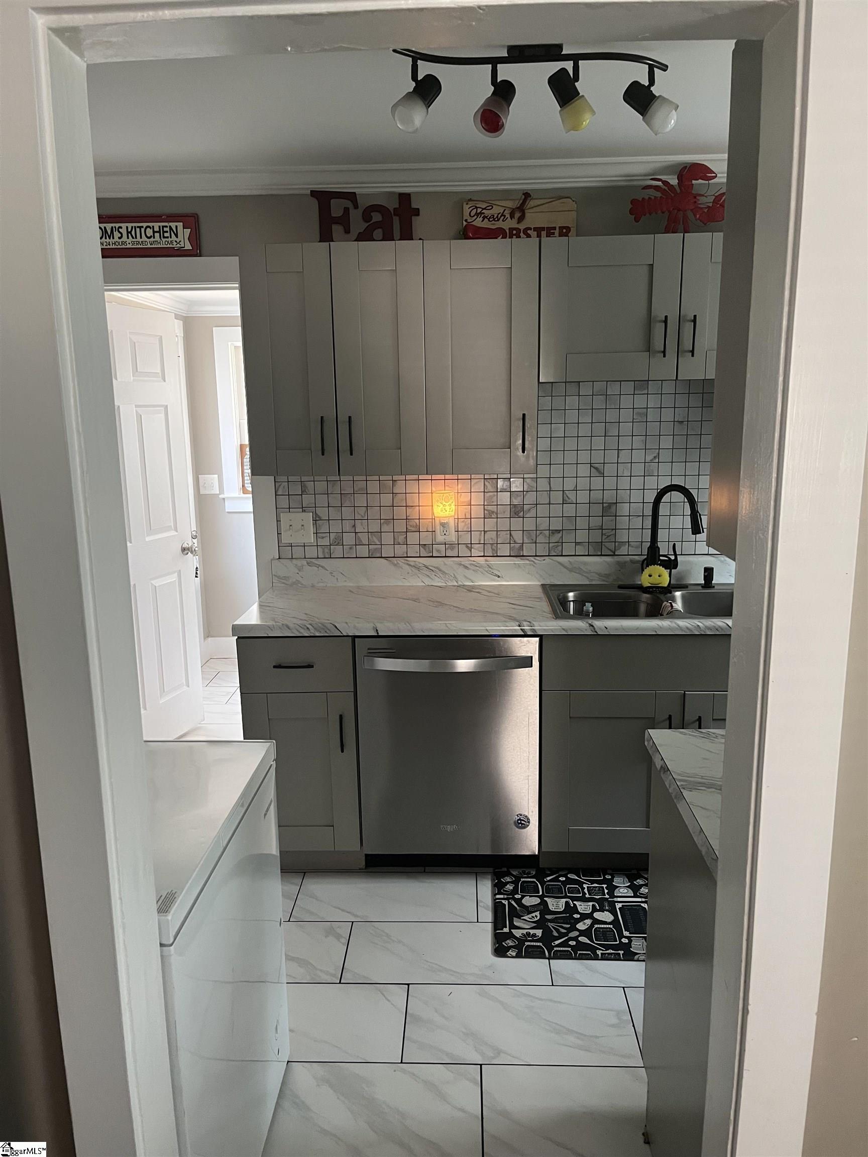 107 Somerset Street Property Photo 13