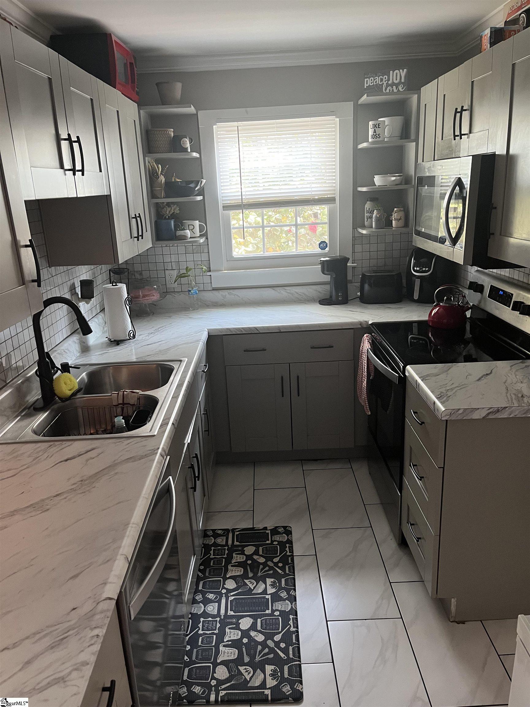 107 Somerset Street Property Photo 15