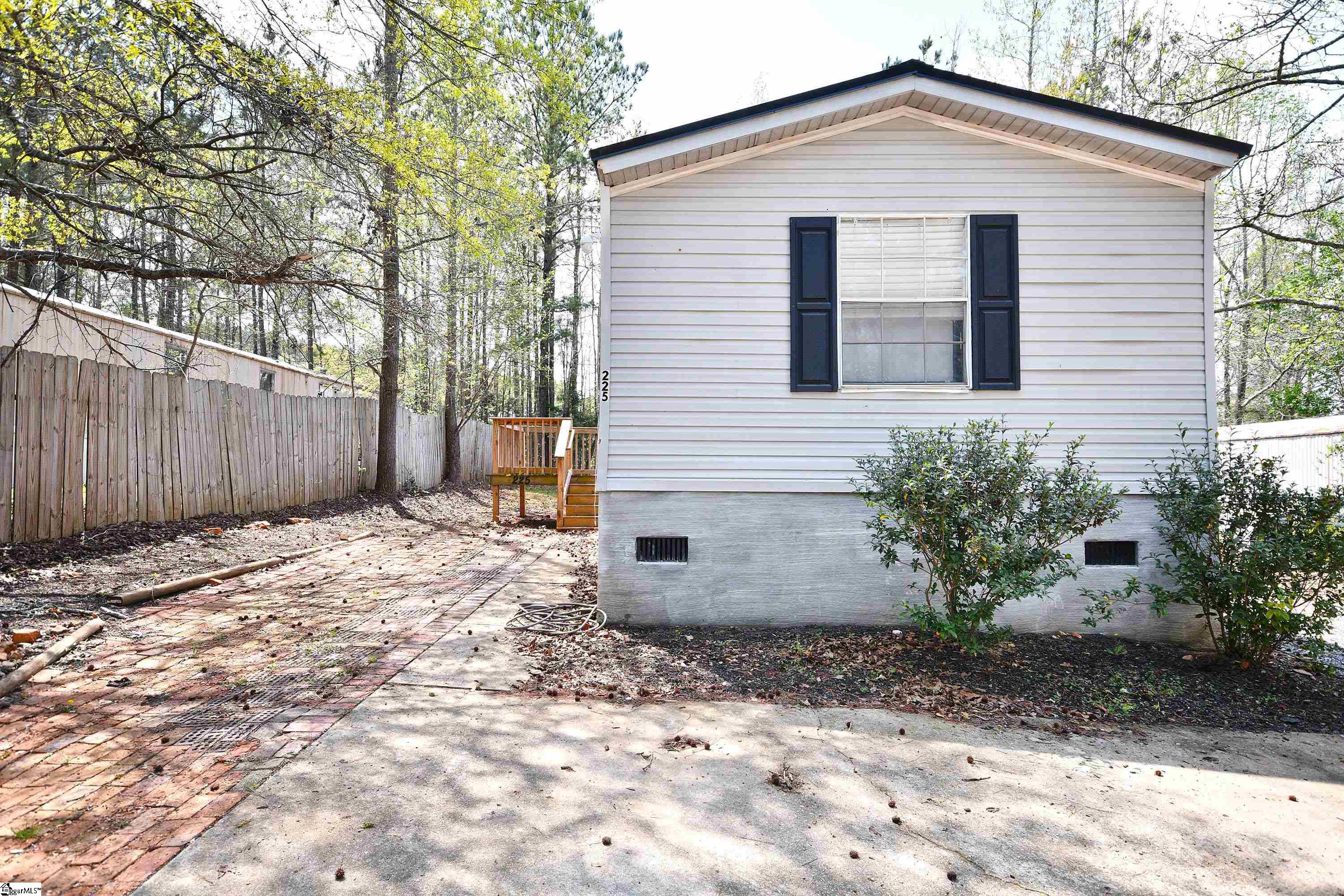 225 Cedar Ridge Property Photo 1