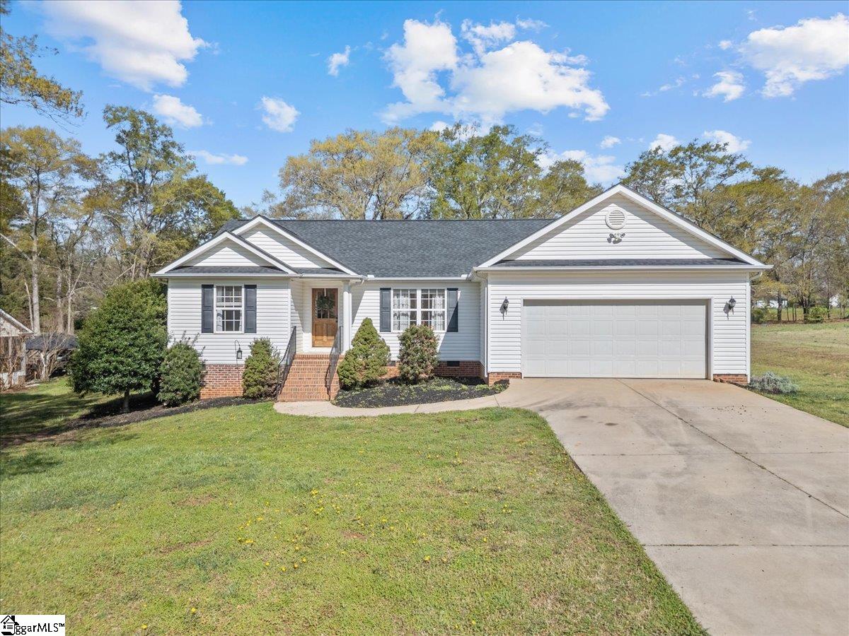 102 Leland Heights Drive Property Photo