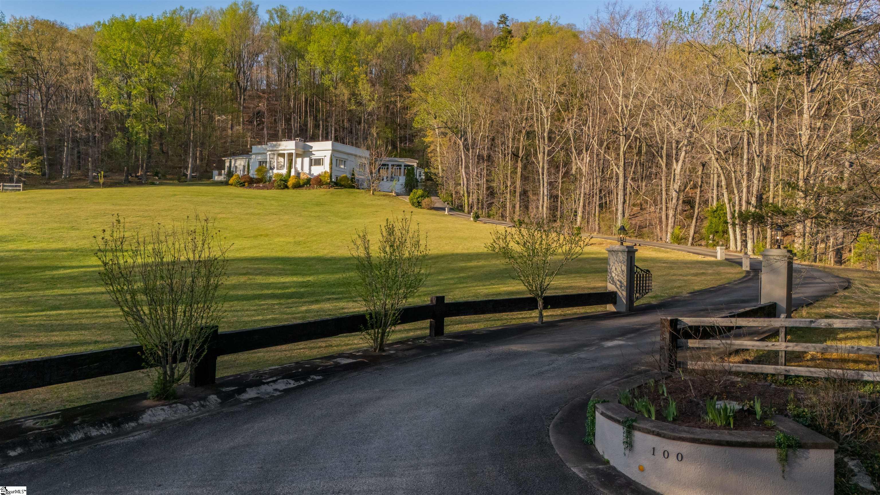 100 Dug Hill Road Property Photo