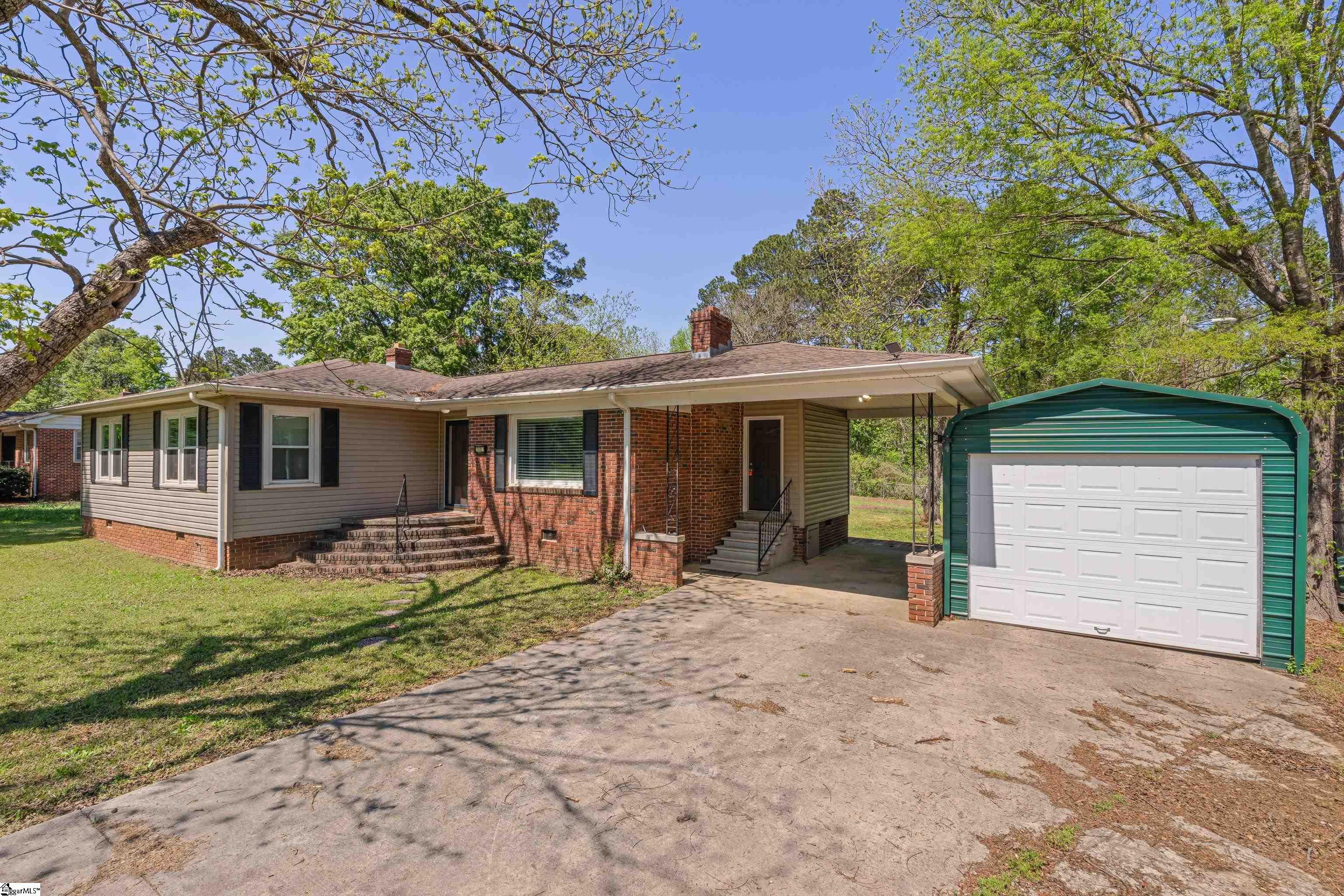 105 Pinewood Avenue Property Photo
