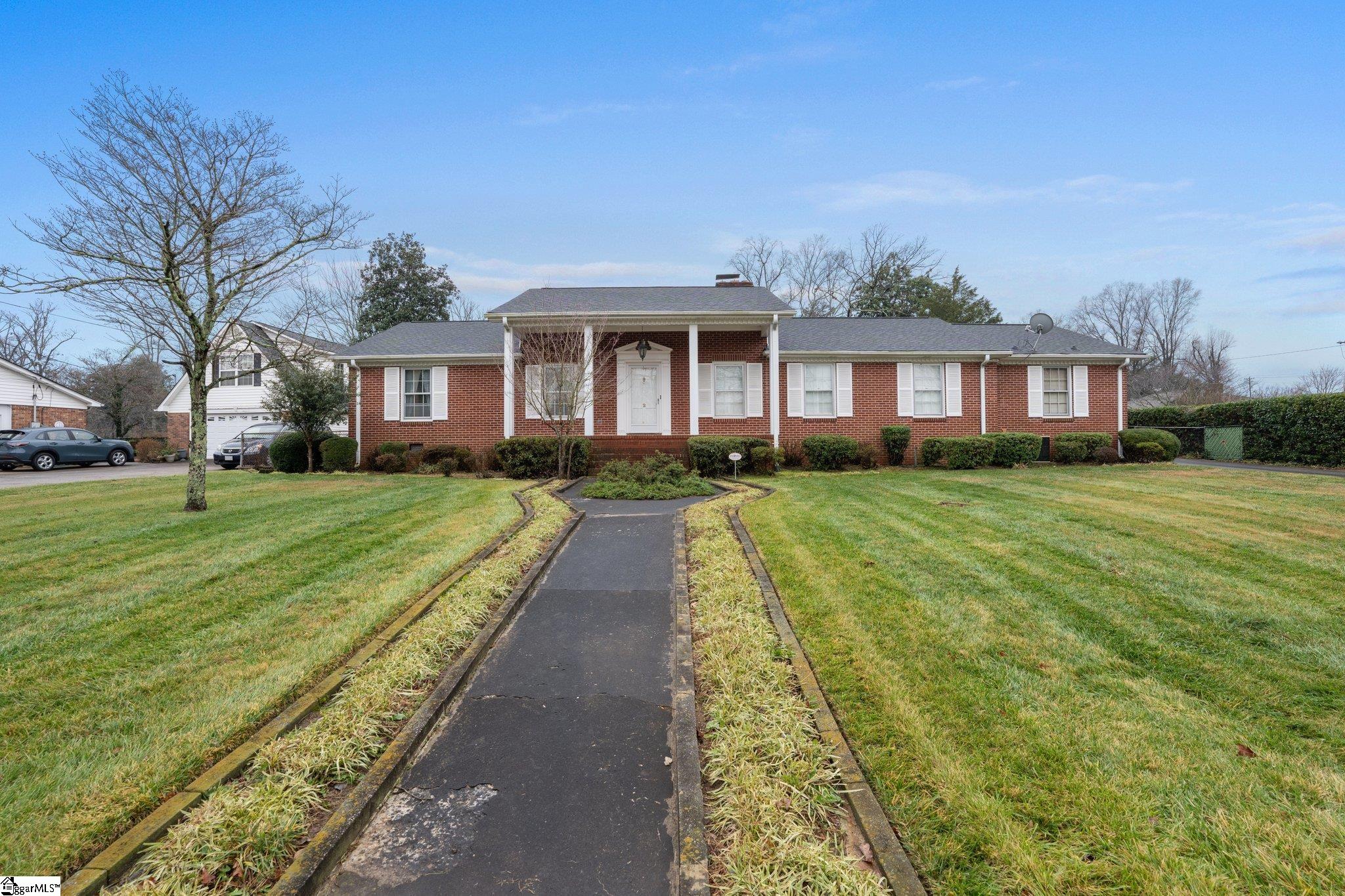 2 Woodfern Circle Property Photo