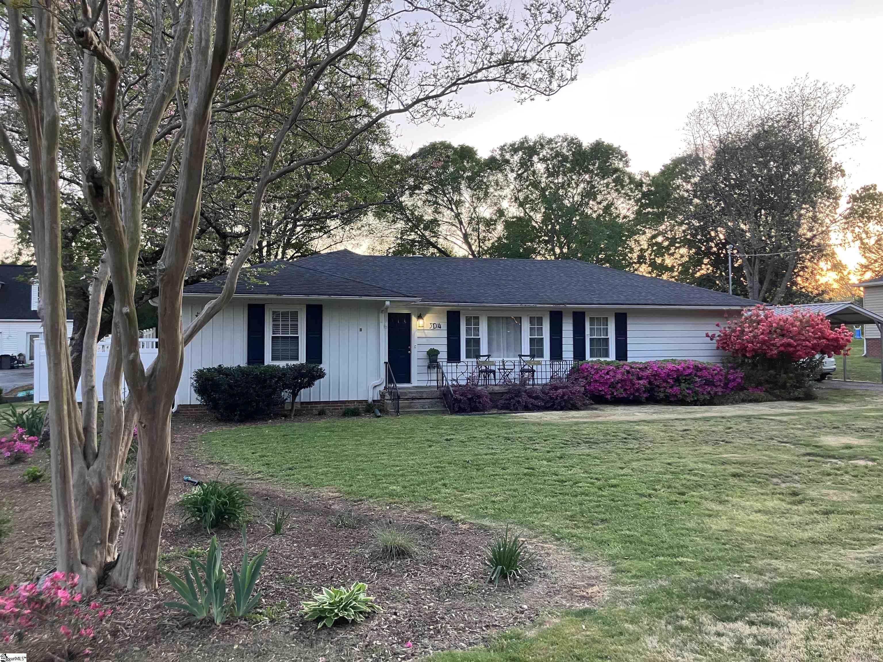 304 Elizabeth Drive Property Photo