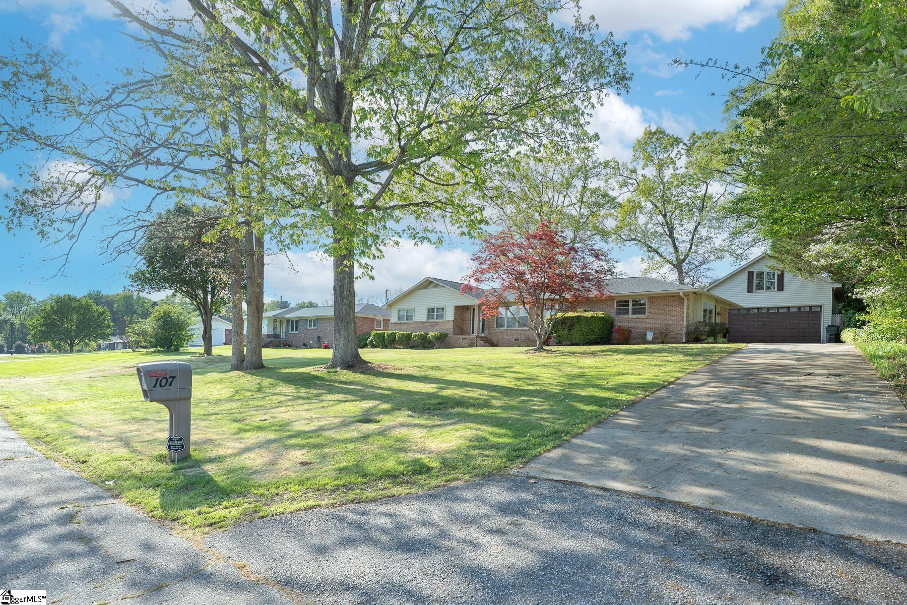 107 Lullwater Parkway Property Photo
