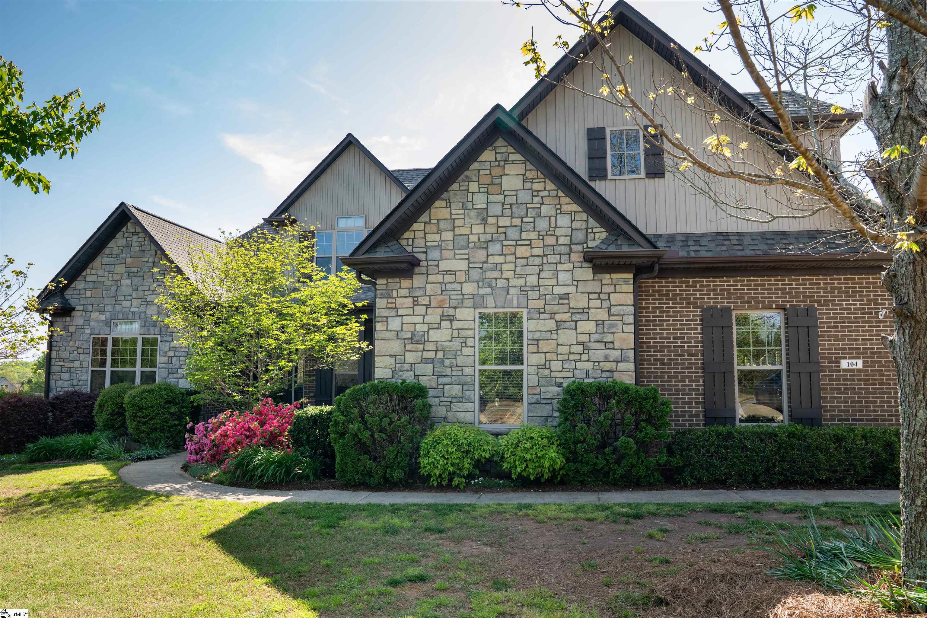 104 Cobblestone Crossing Property Photo