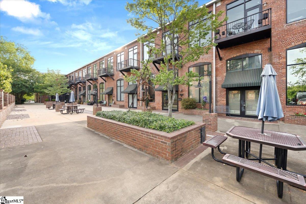 300 South Street Property Photo