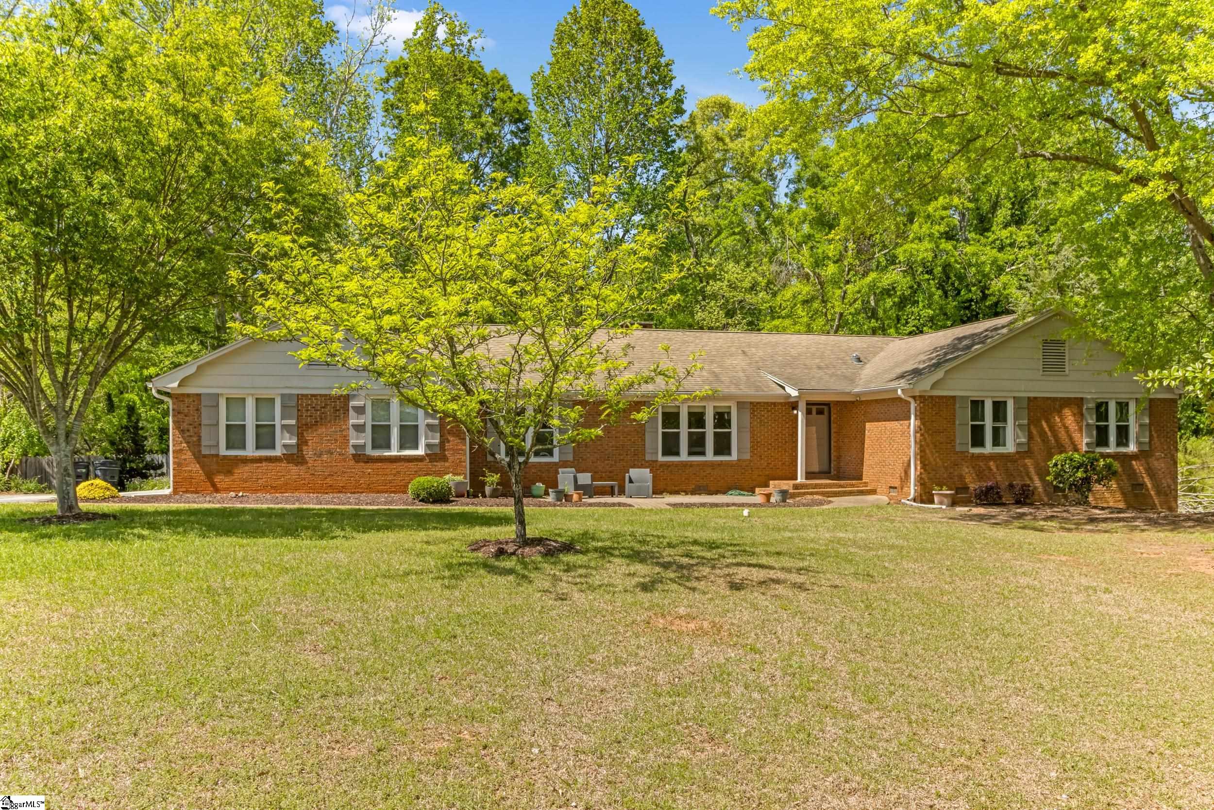 711 Meadowbrook Lane Property Photo
