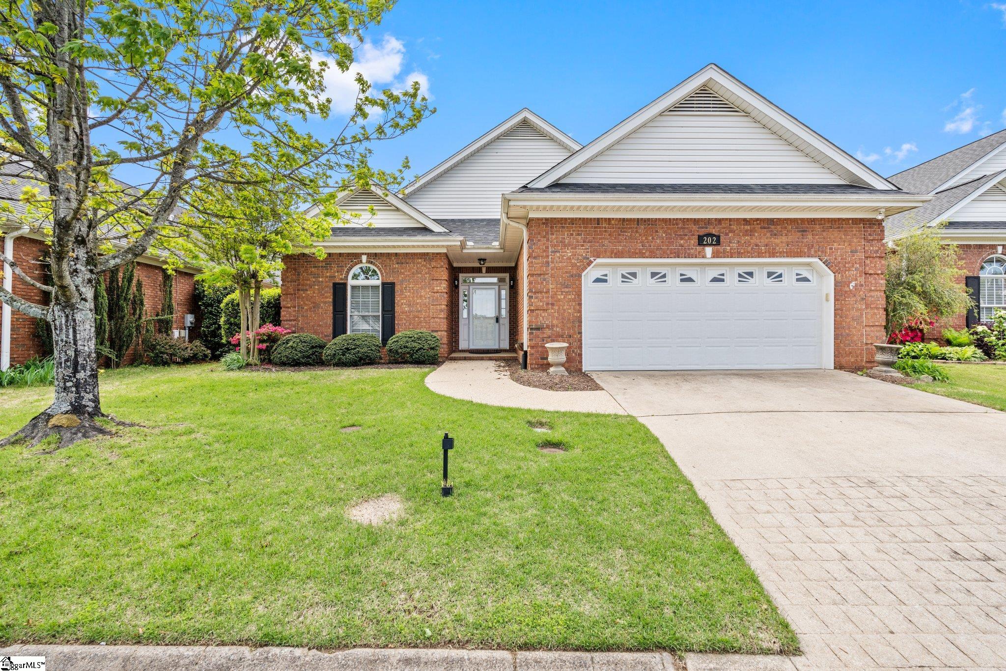 202 Greenview Circle Property Photo