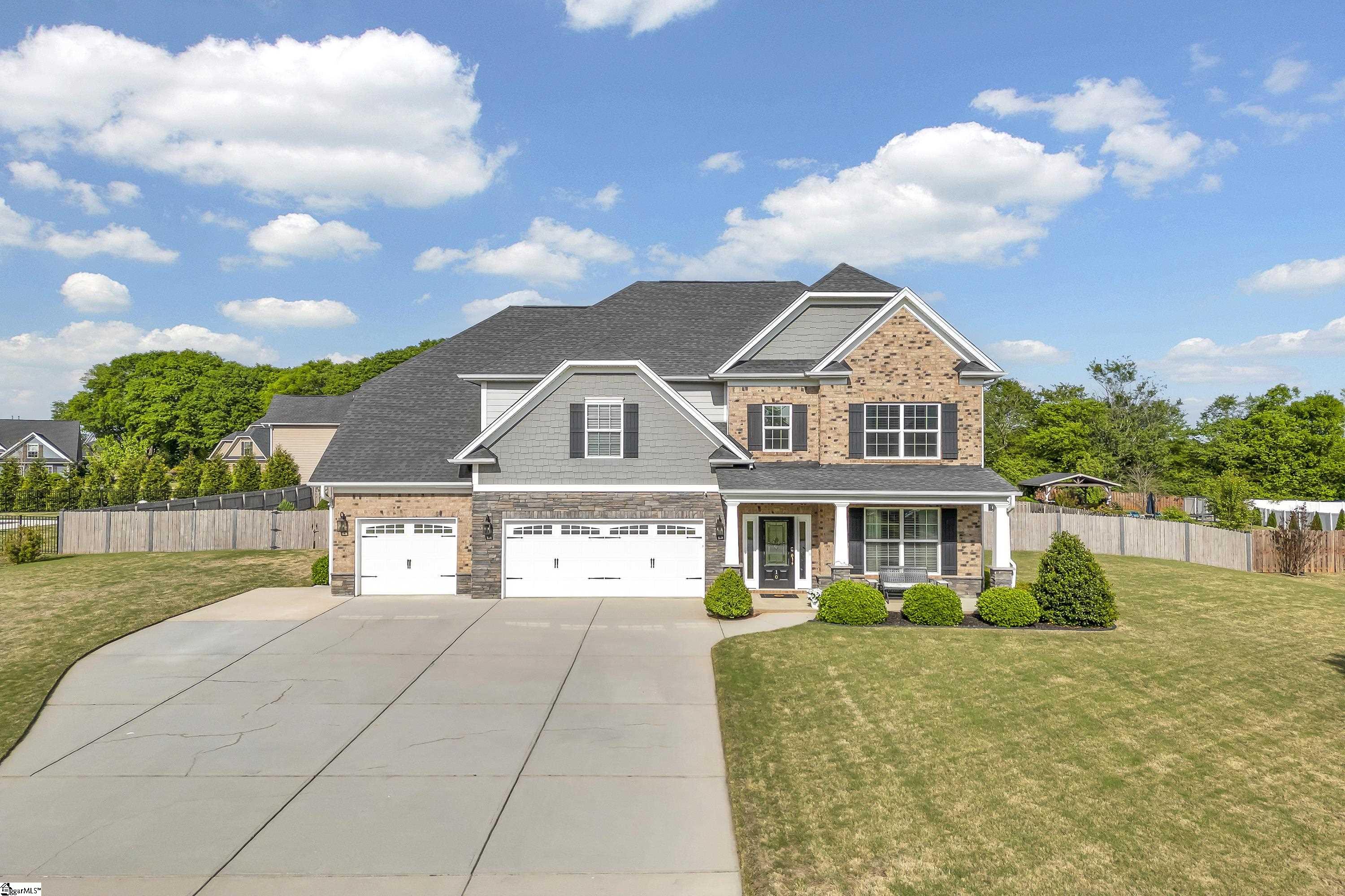 10 Lakeway Place Property Photo