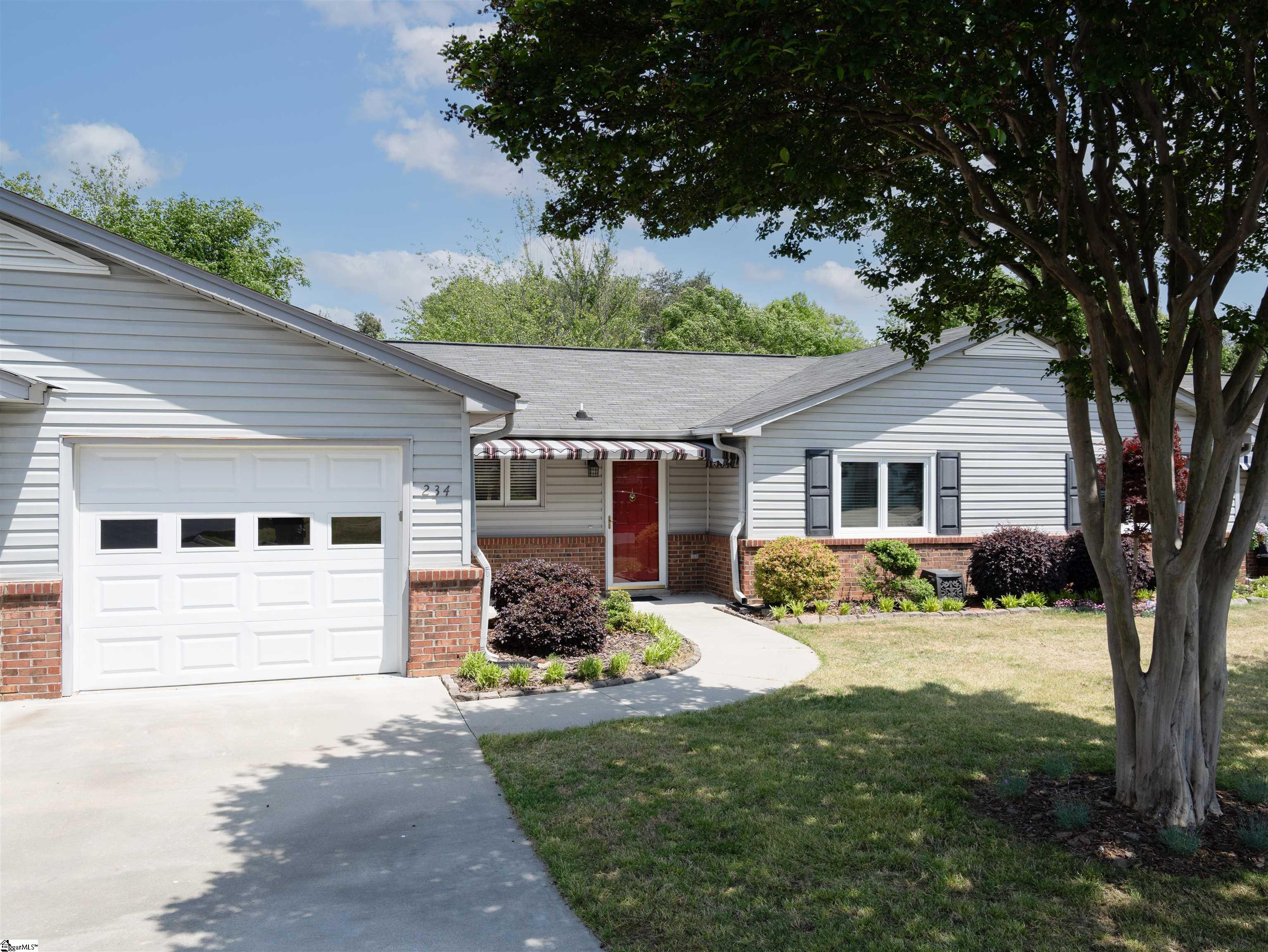 234 Lakeside Circle Property Photo