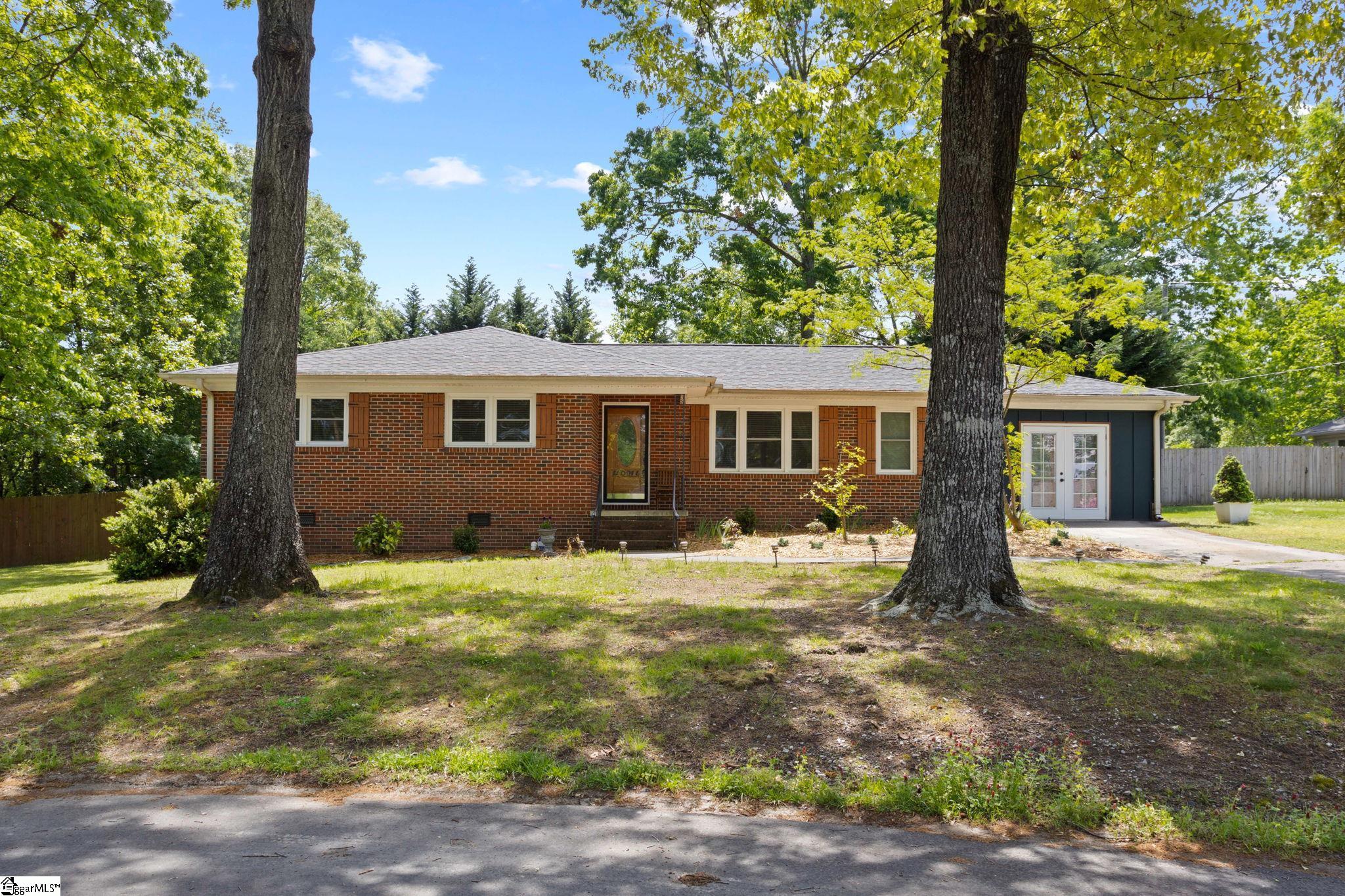 6 Strand Court Property Photo
