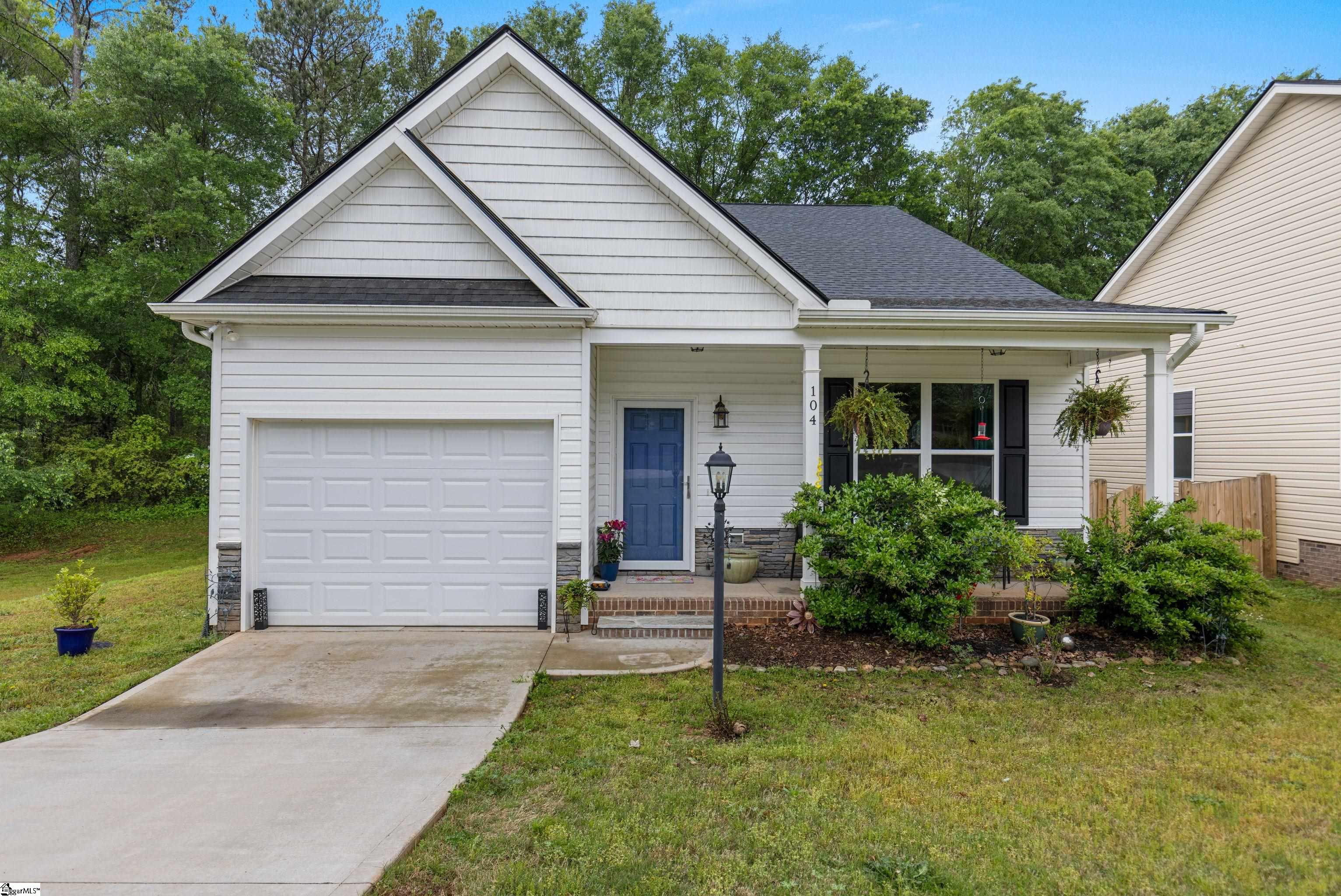 104 Colonial Court Property Photo