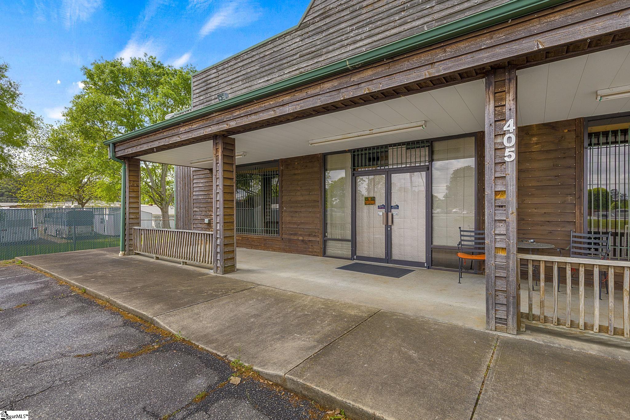 405 Pearman Dairy Road Property Photo 4