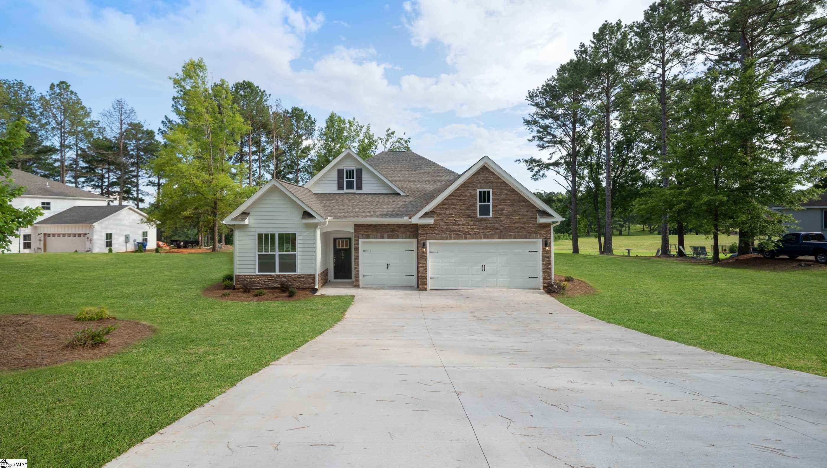 209 Oakmonte Circle Property Photo 1