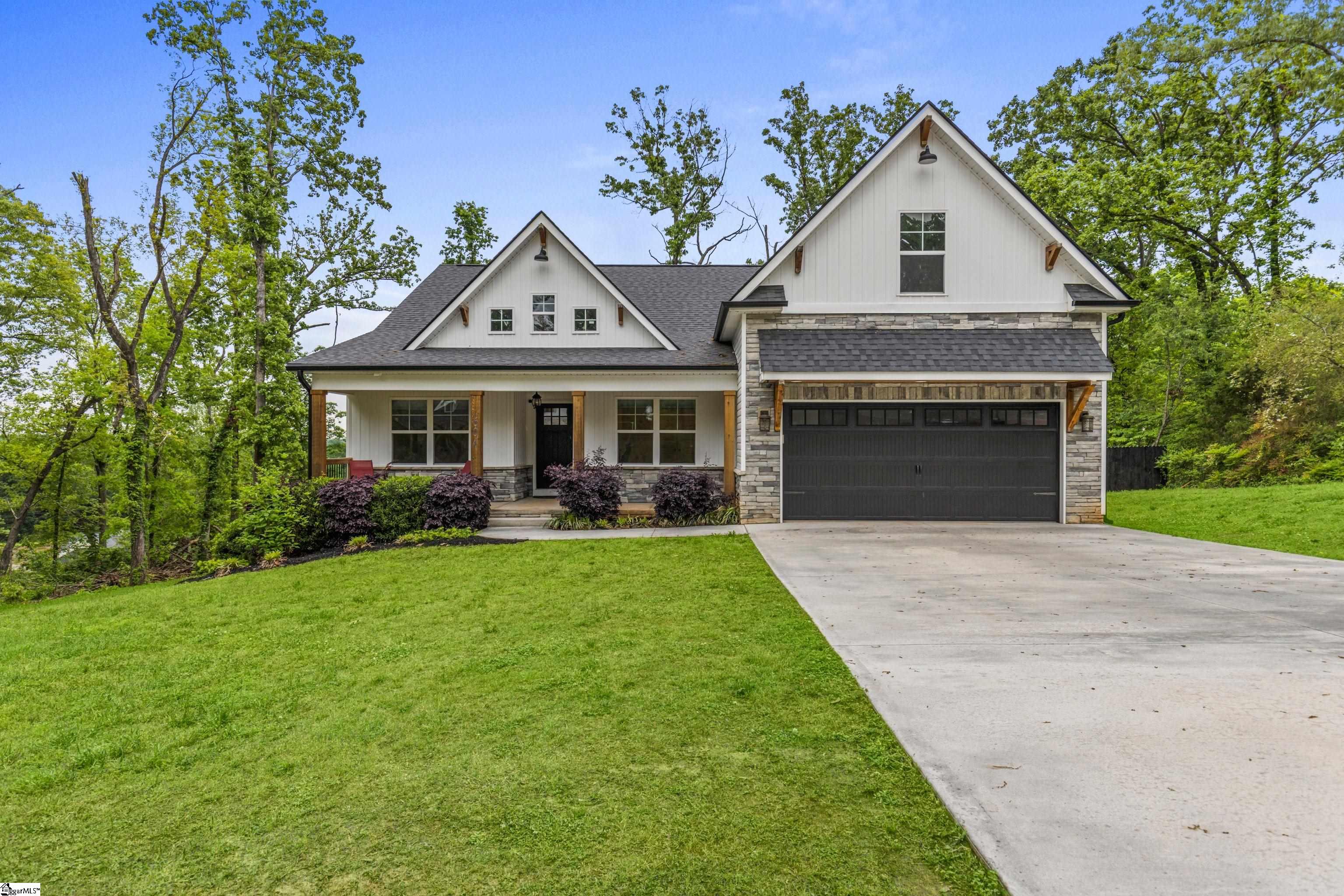 604 Robin Hood Lane Property Photo
