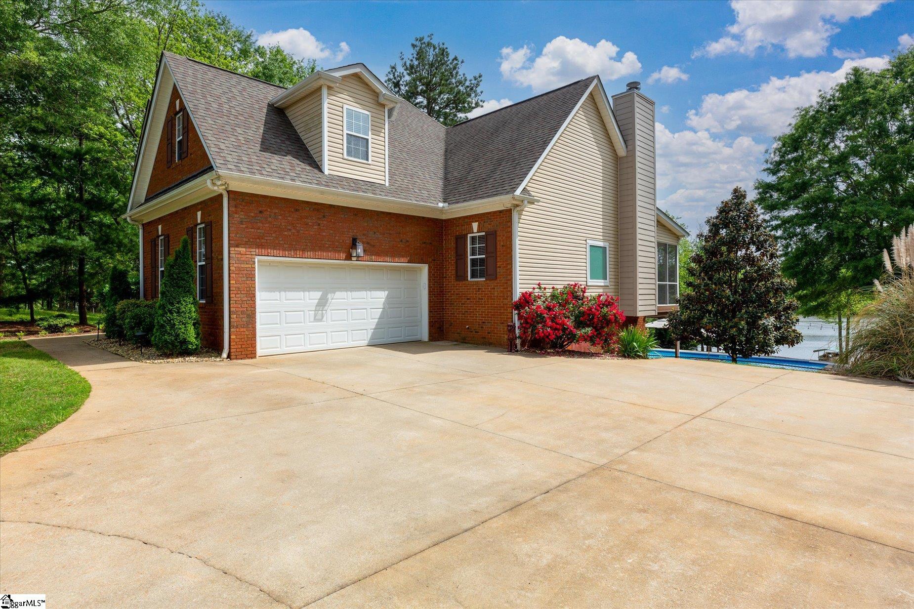 611 Star Drive Property Photo 6