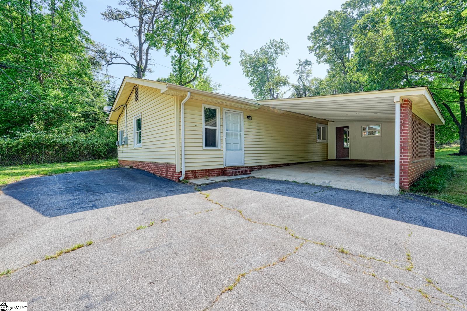 1004 Blanton Place Property Photo 4