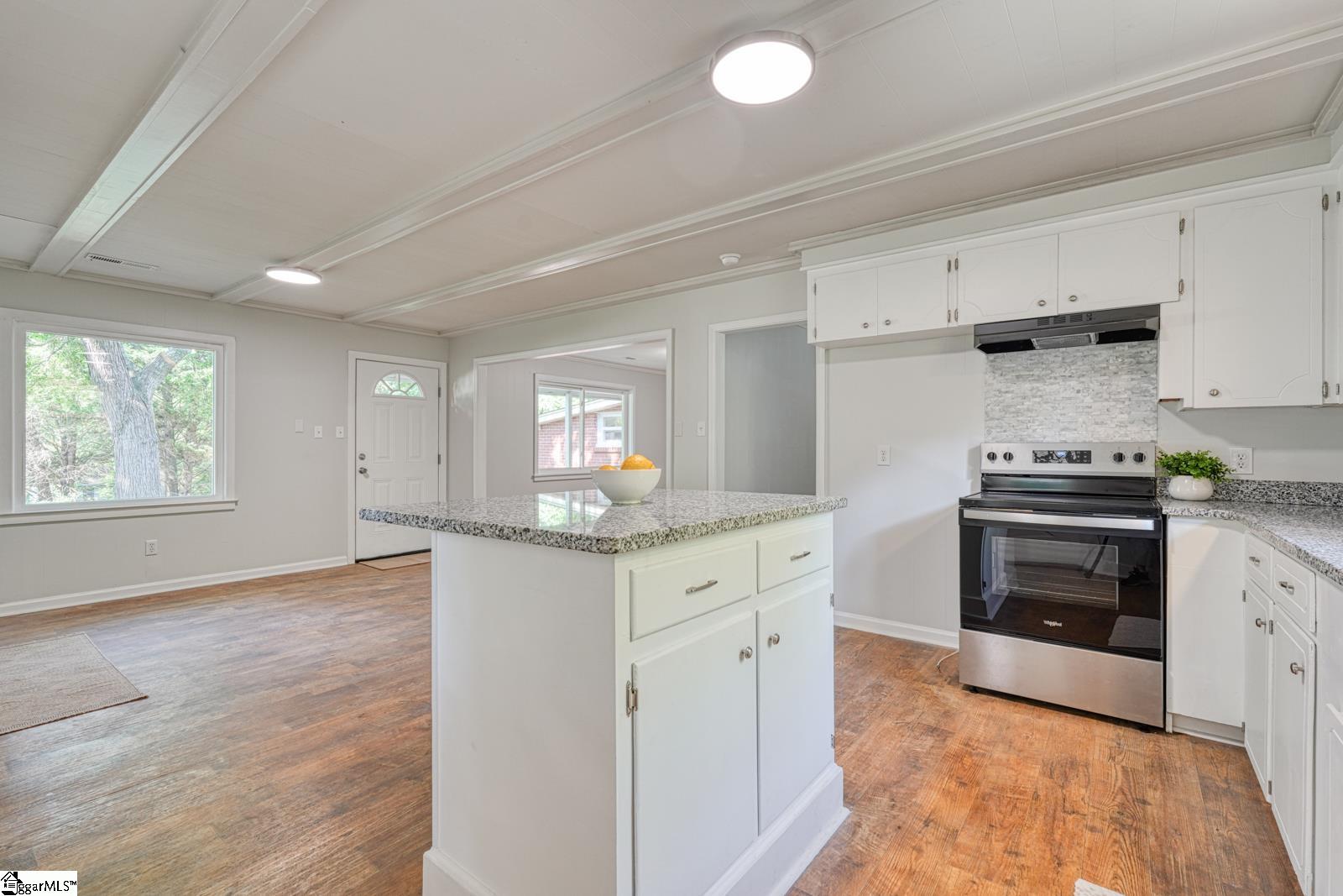 1004 Blanton Place Property Photo 10