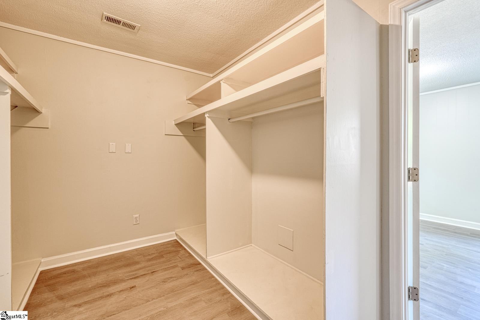 1004 Blanton Place Property Photo 23