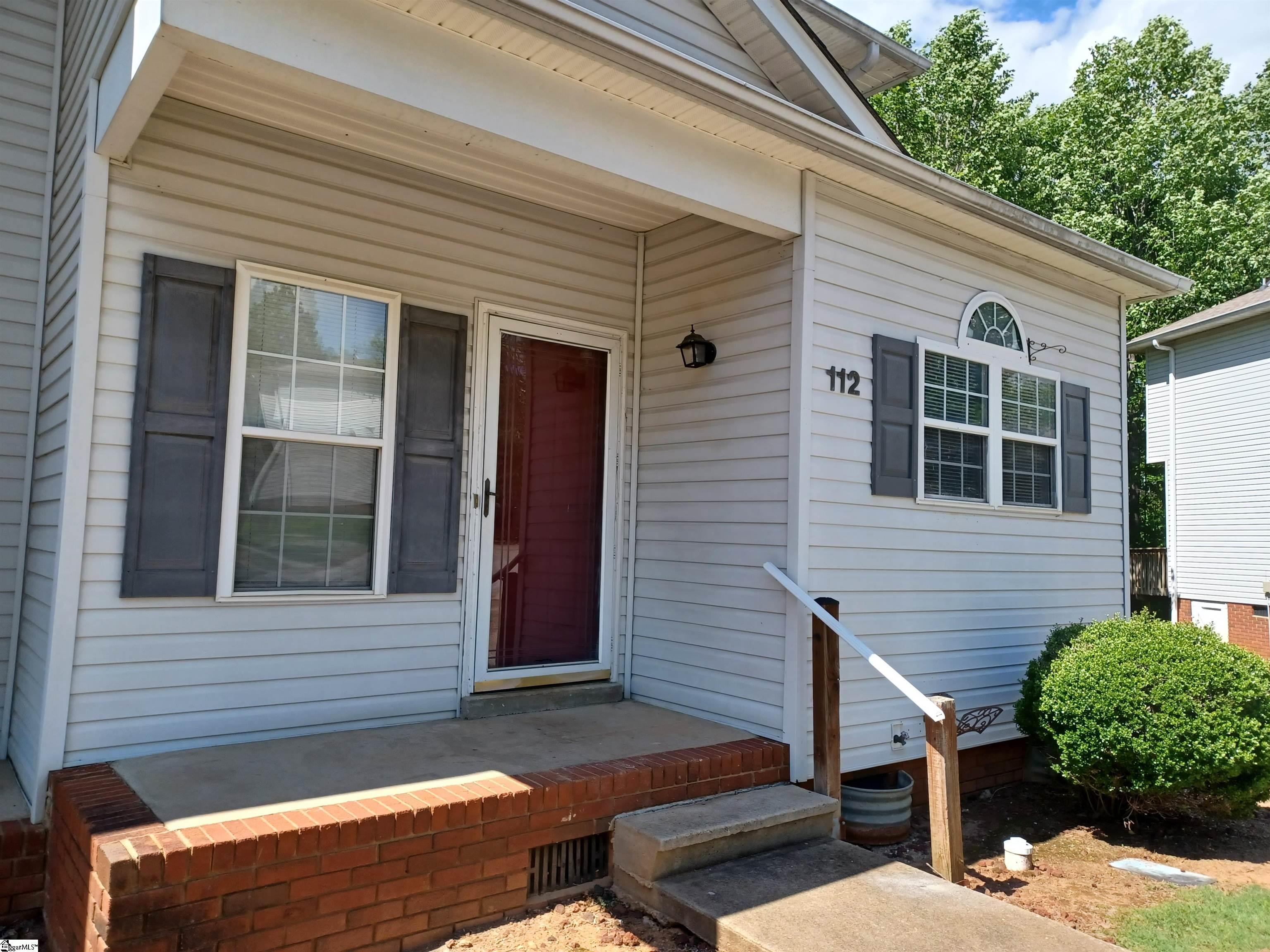 112 Huntress Drive Property Photo 1