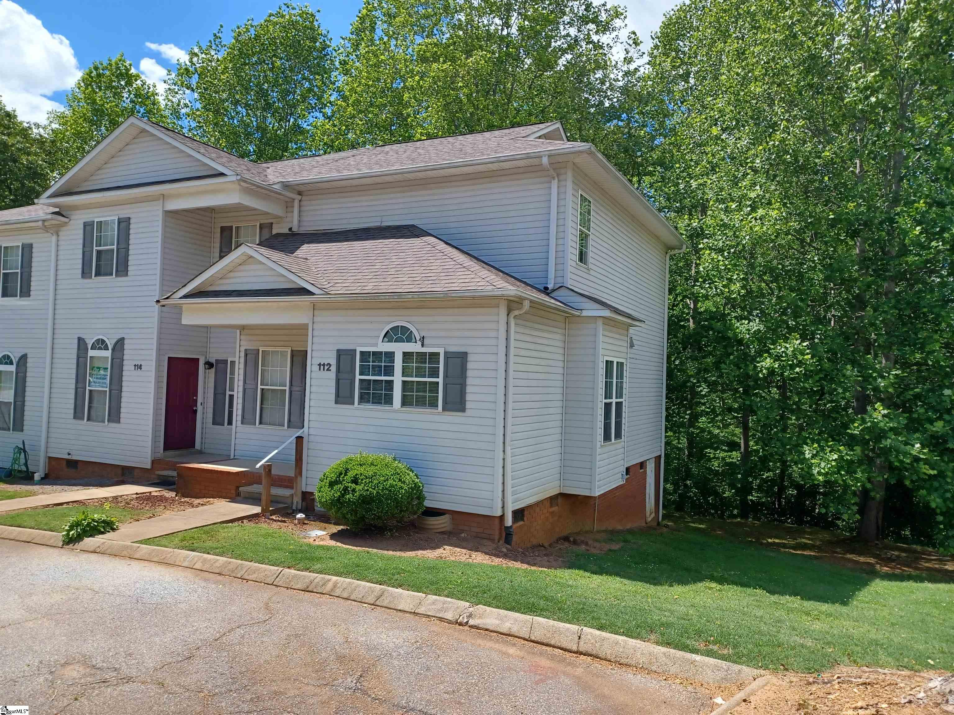 112 Huntress Drive Property Photo 3